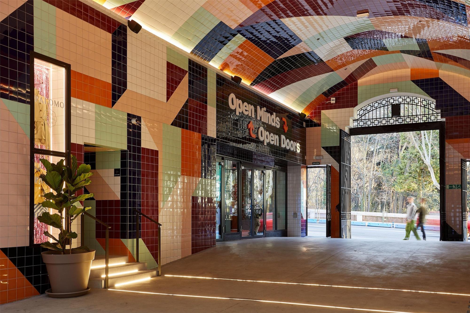 Vista Exterior The Social Hub Madrid 4 star