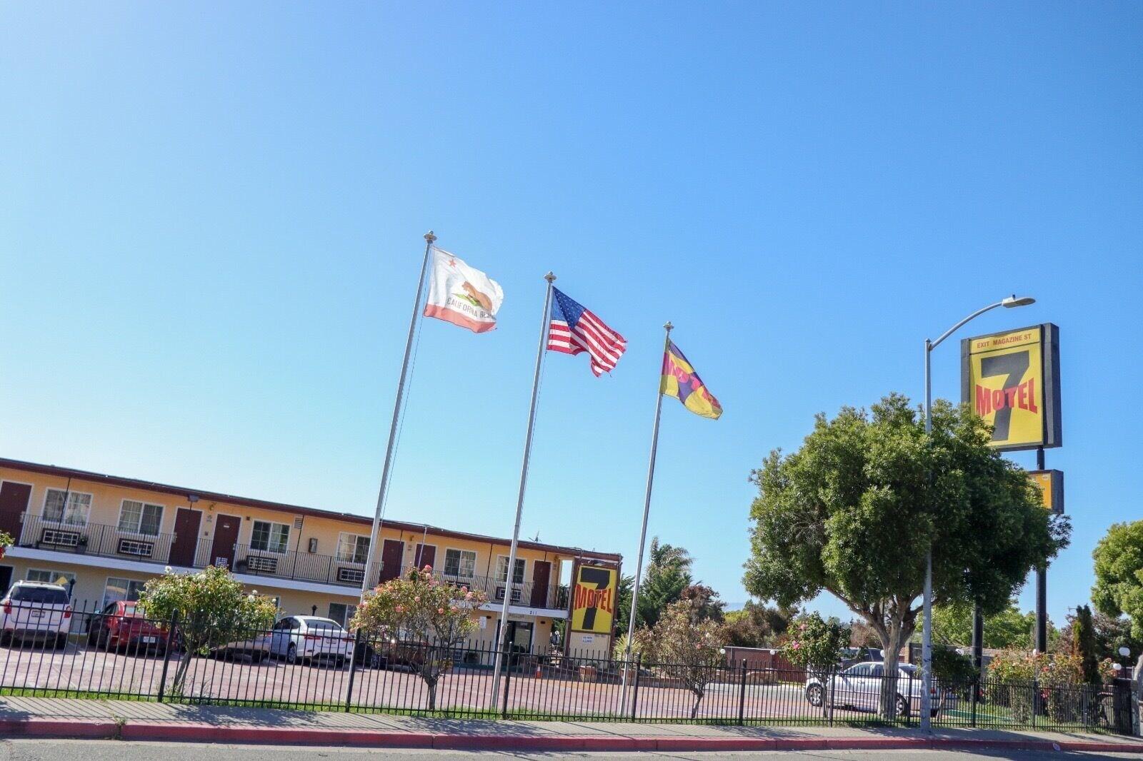 Varios Motel 7