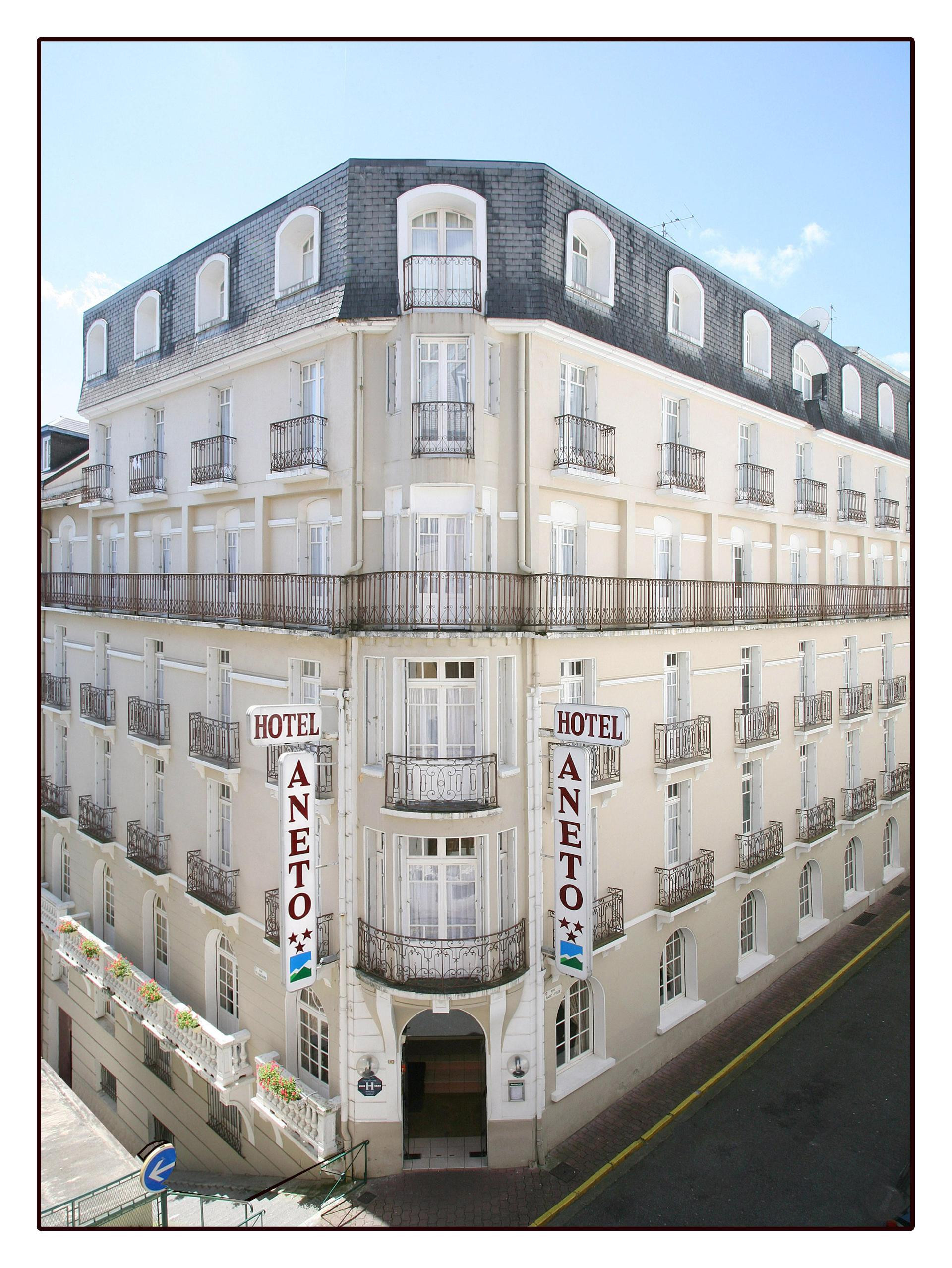 Vista Exterior Hotel Aneto
