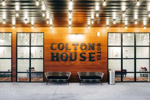 Alojamiento - Colton House Hotel