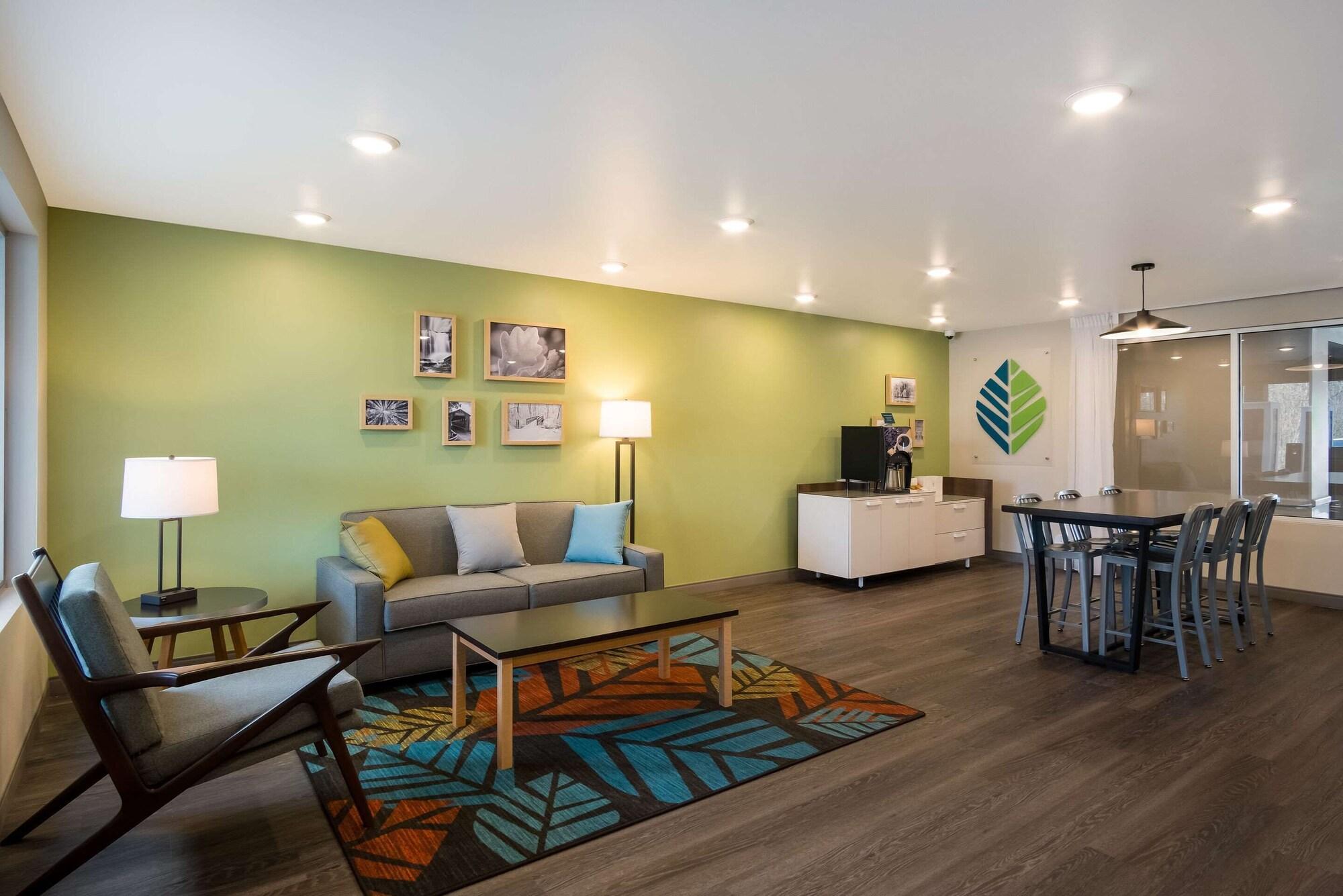 Vista Lobby WoodSpring Suites Grand Rapids Kentwood