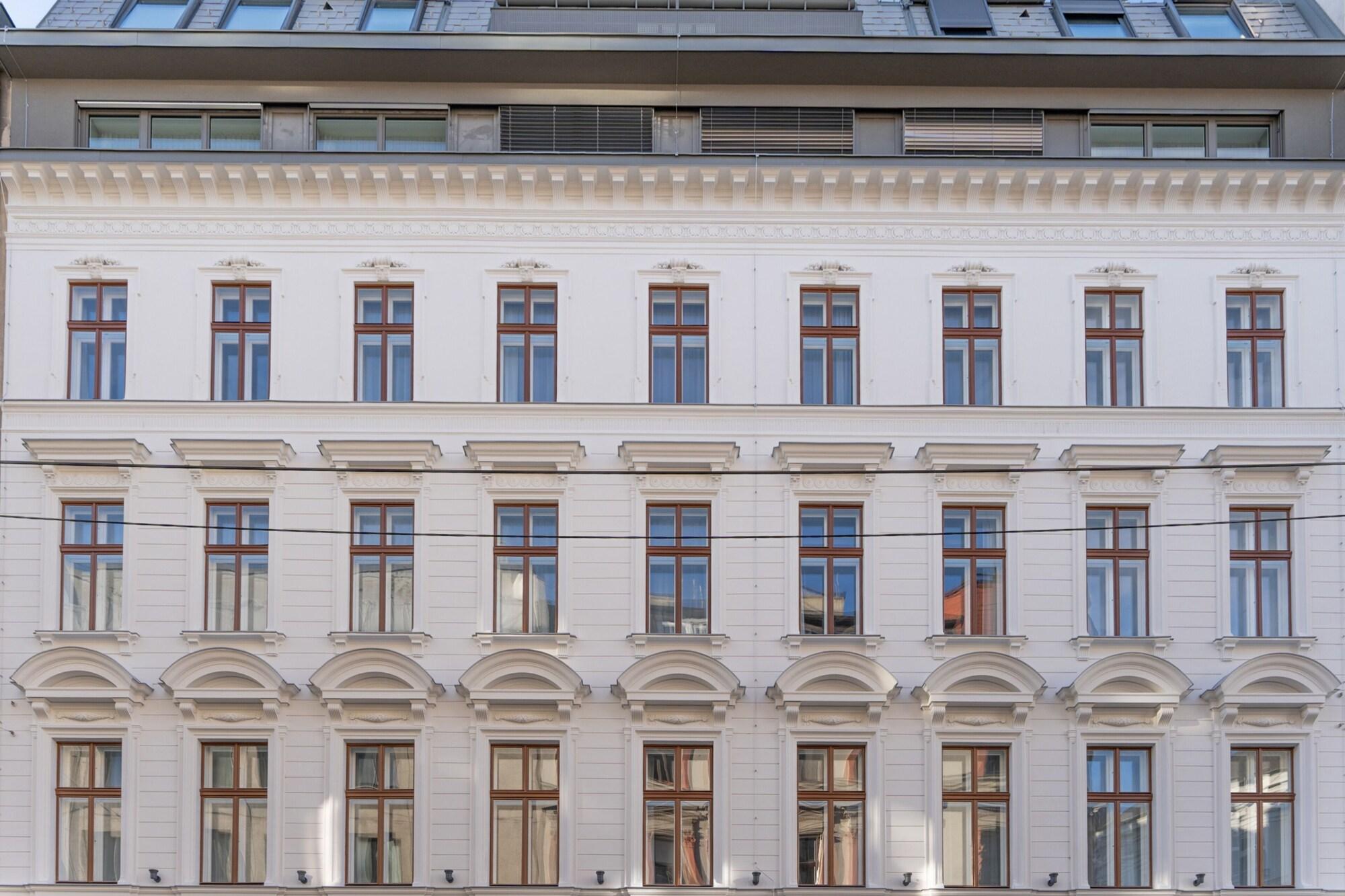 Varios Numa Vienna Terra