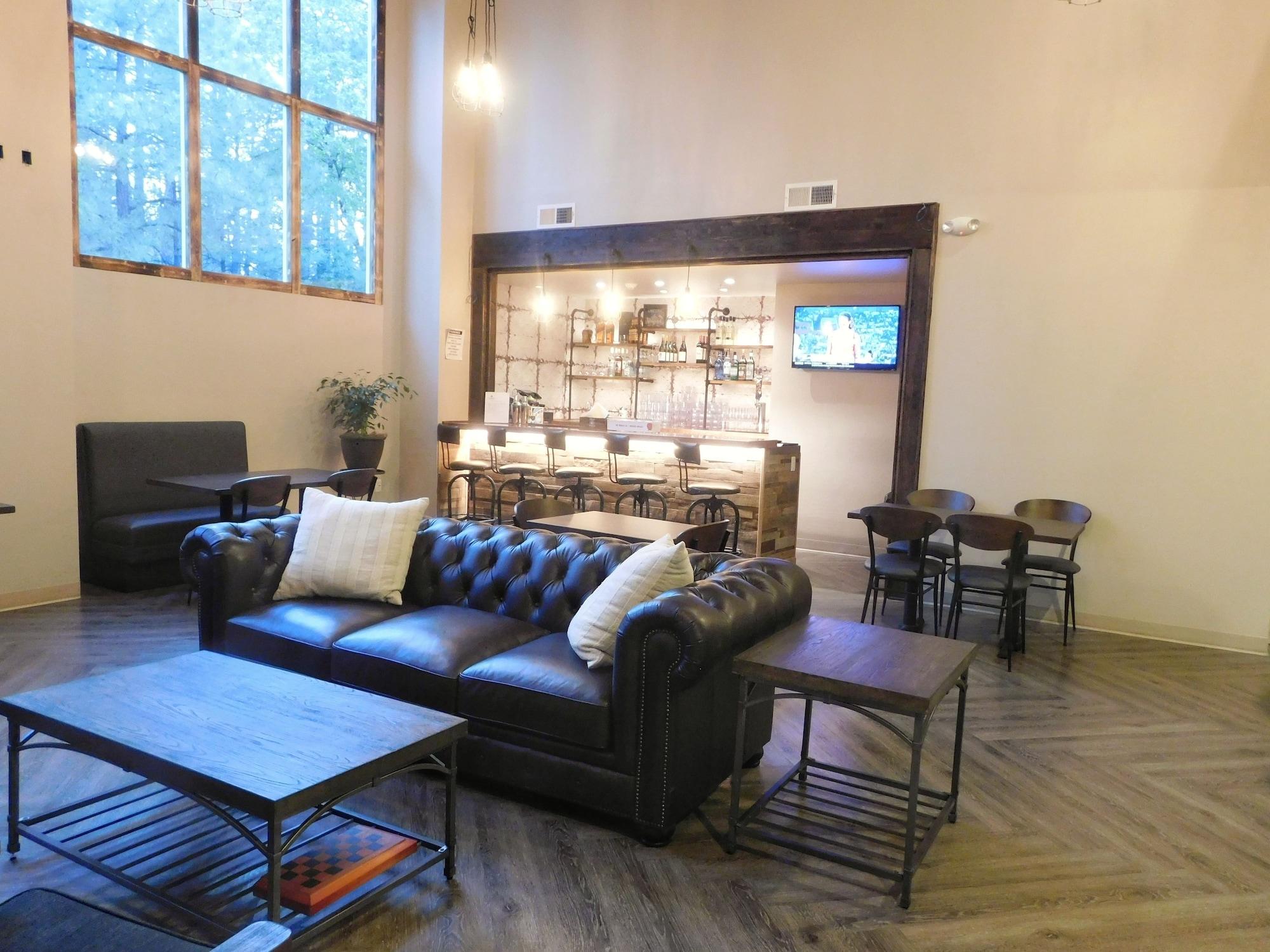 Vista Lobby GreenTree Inn & Suites in Pinetop
