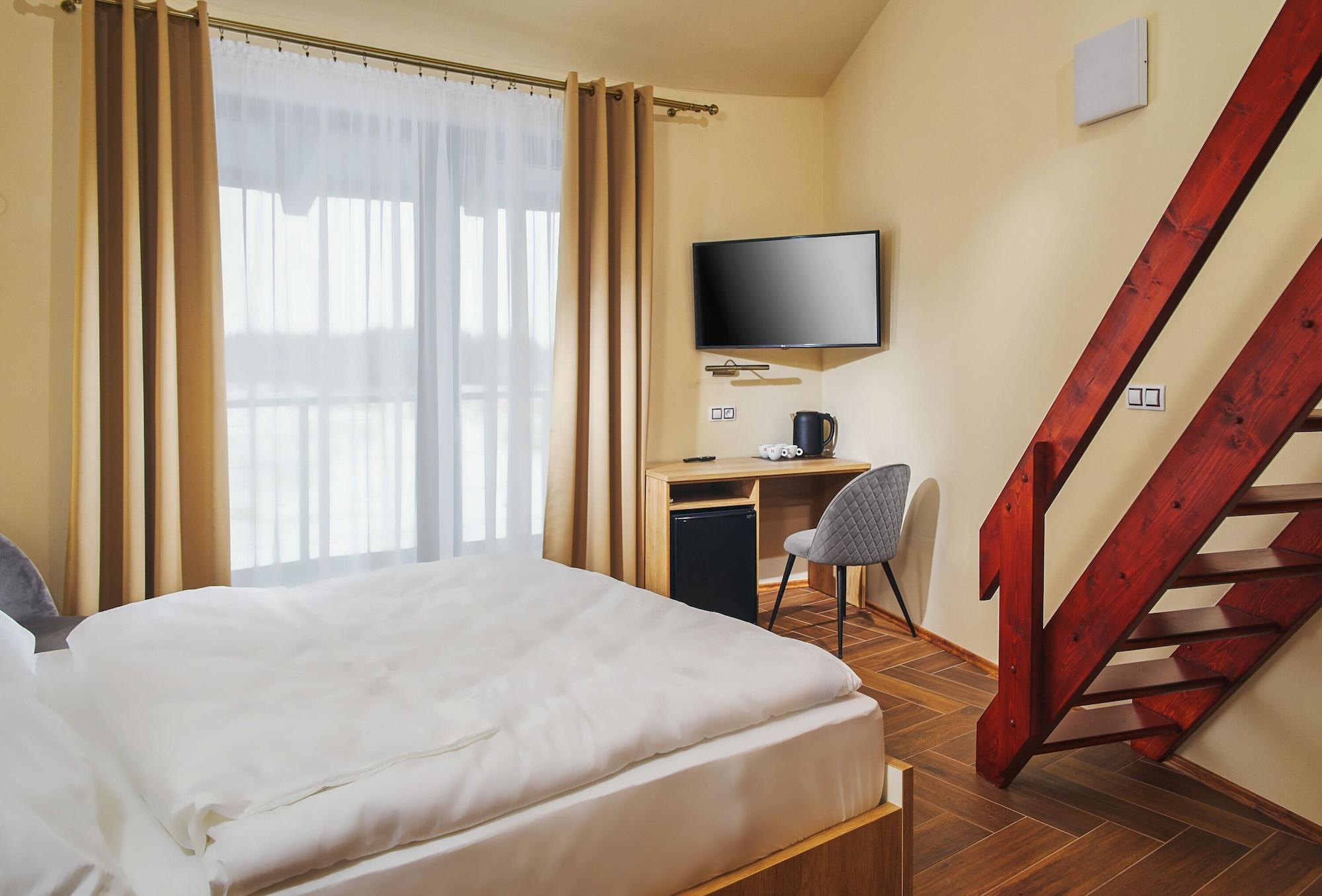 Varios Hotel Dymník