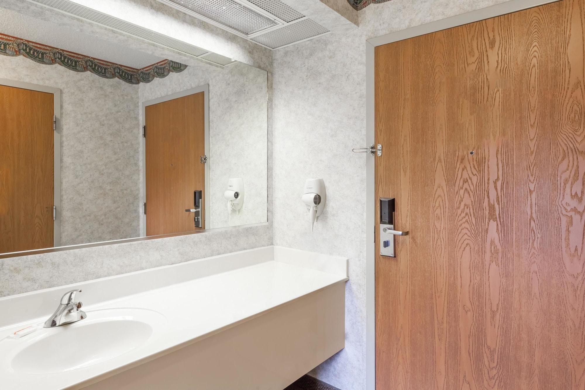 Equipamiento de Habitación Super 8 by Wyndham Erwin