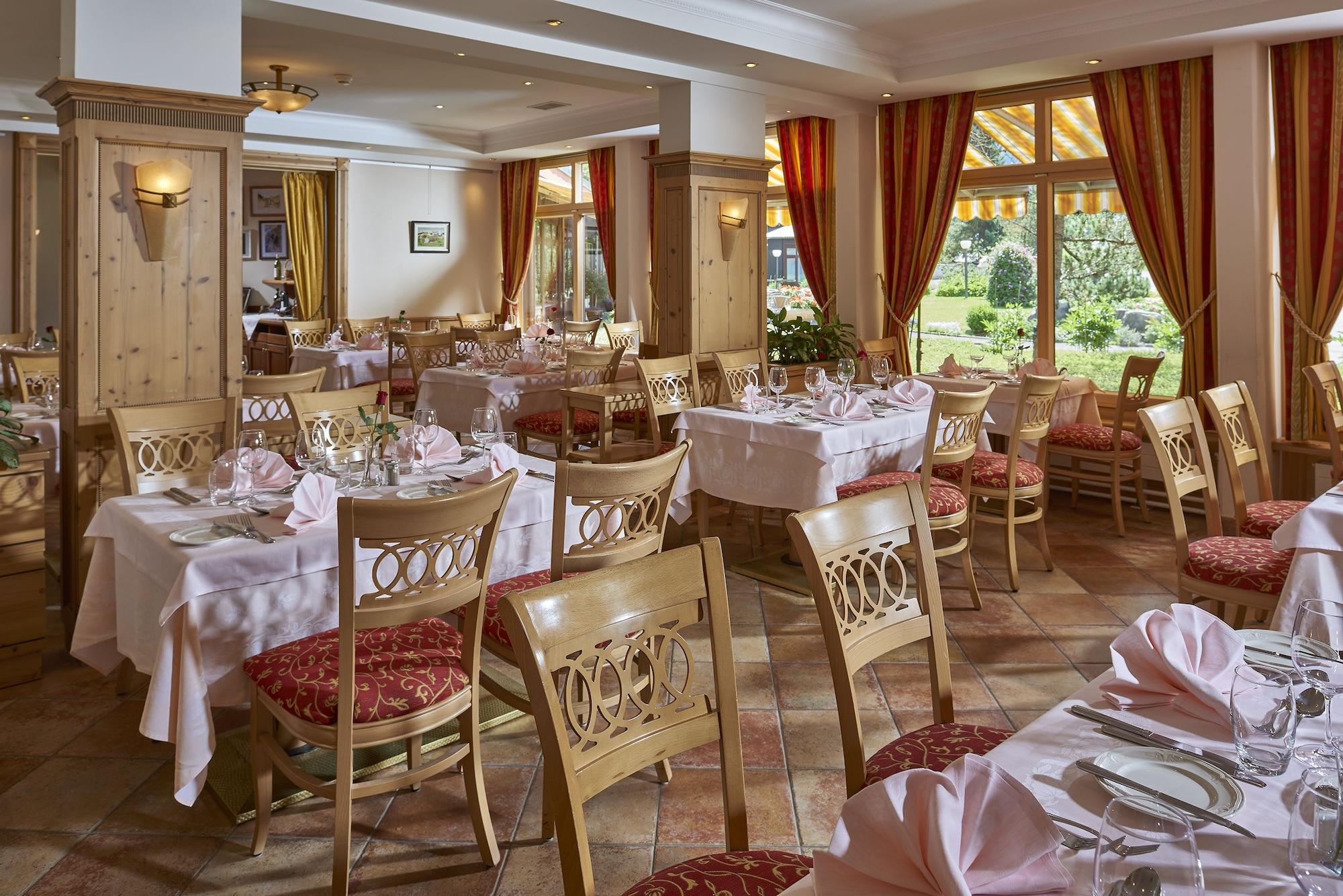 Restaurant The Glacier Hotel (ex Eurotel Victoria)