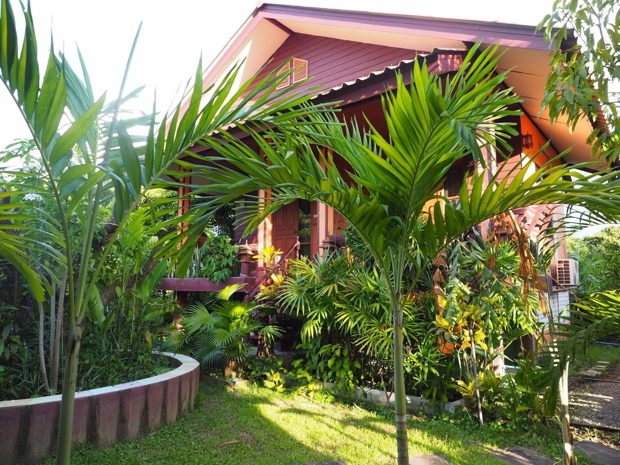 Varios Bansuan Thanormpat Resort