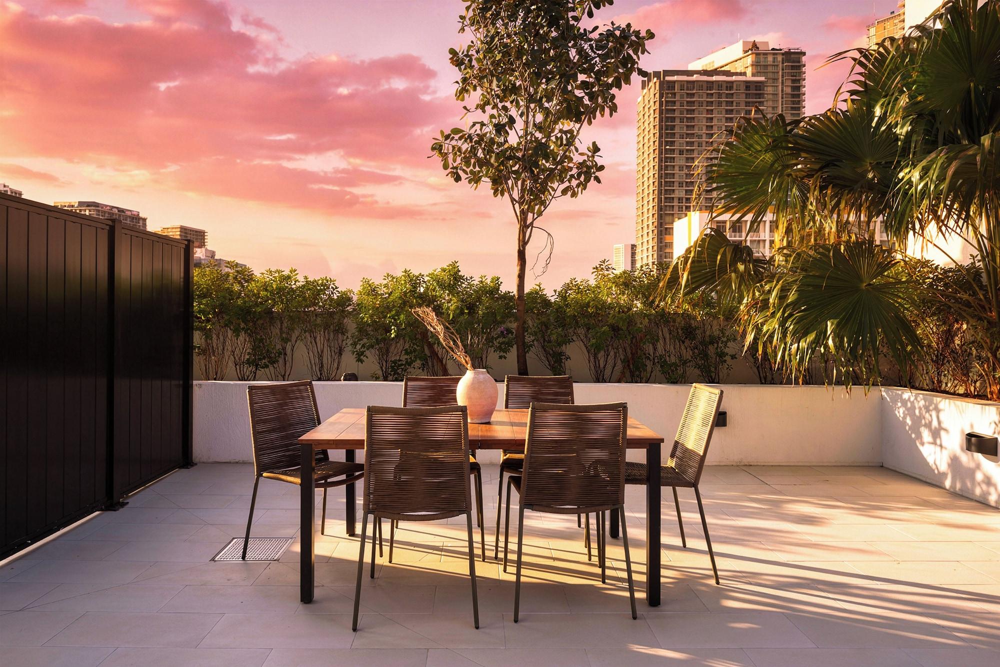 Restaurant Sense28 Edgewater, an AvantStay Hotel