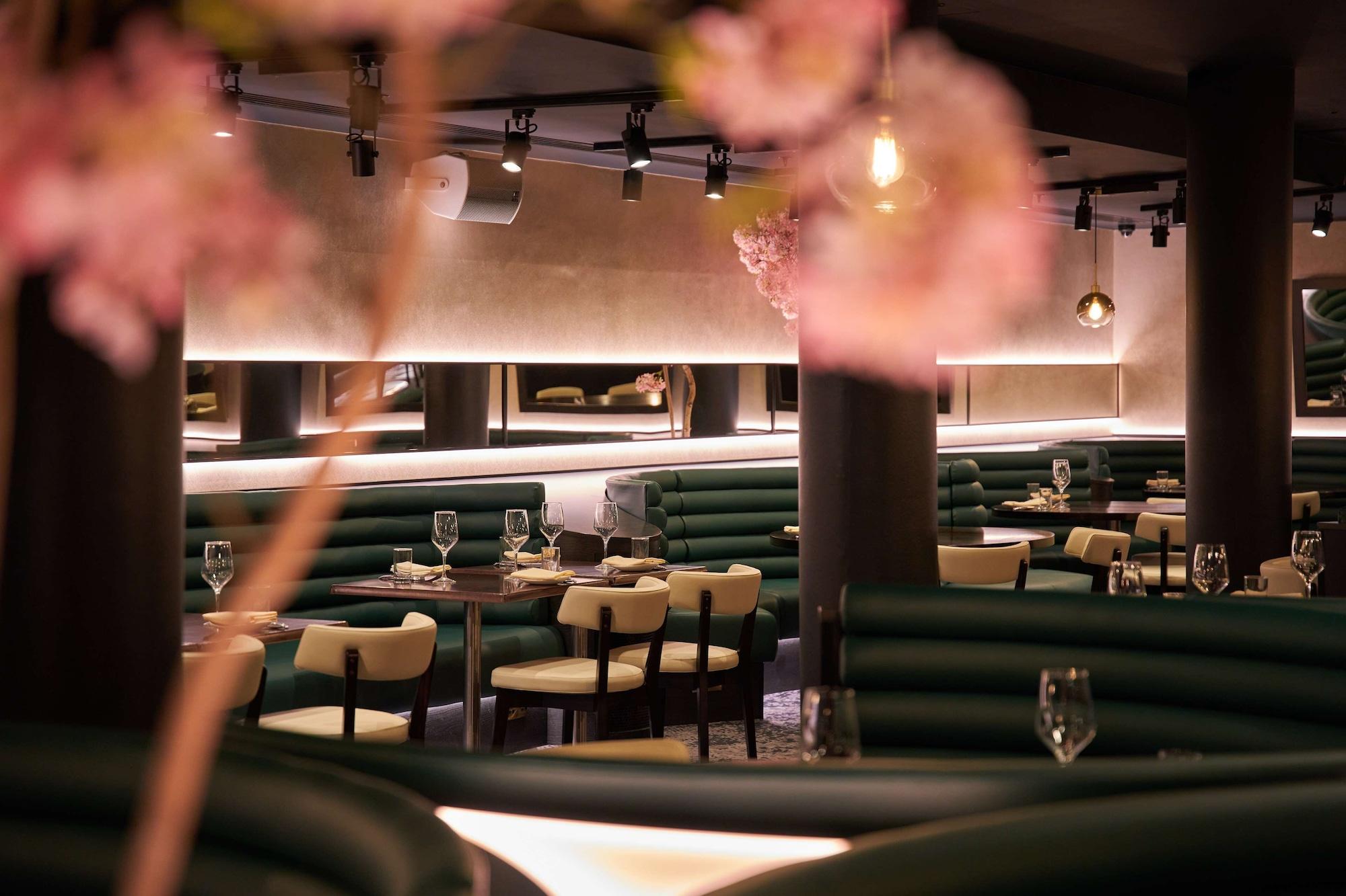 Restaurant The Westminster London, Curio Collection by Hilton