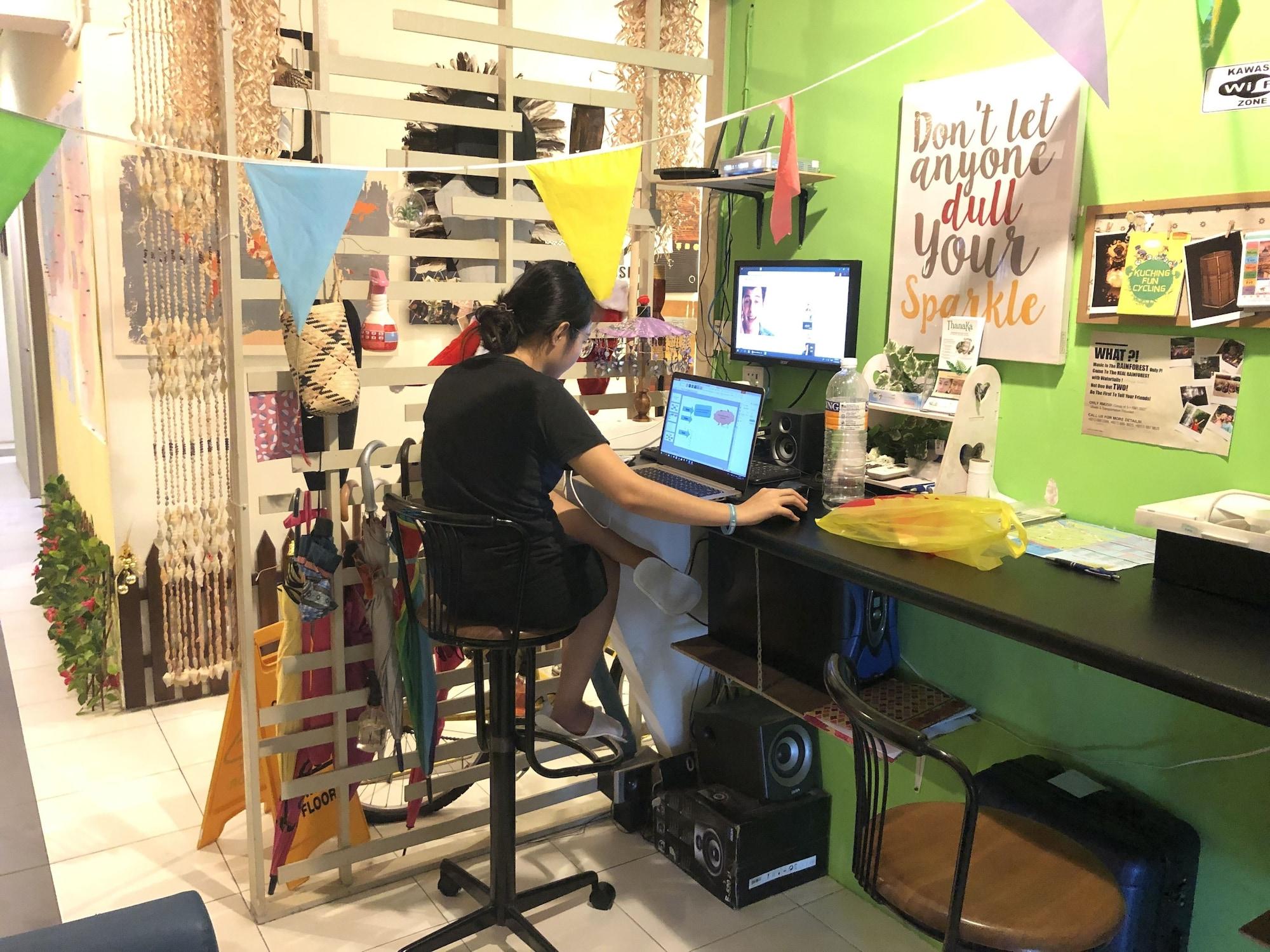 Vista Lobby Woodpecker Lodge Kuching