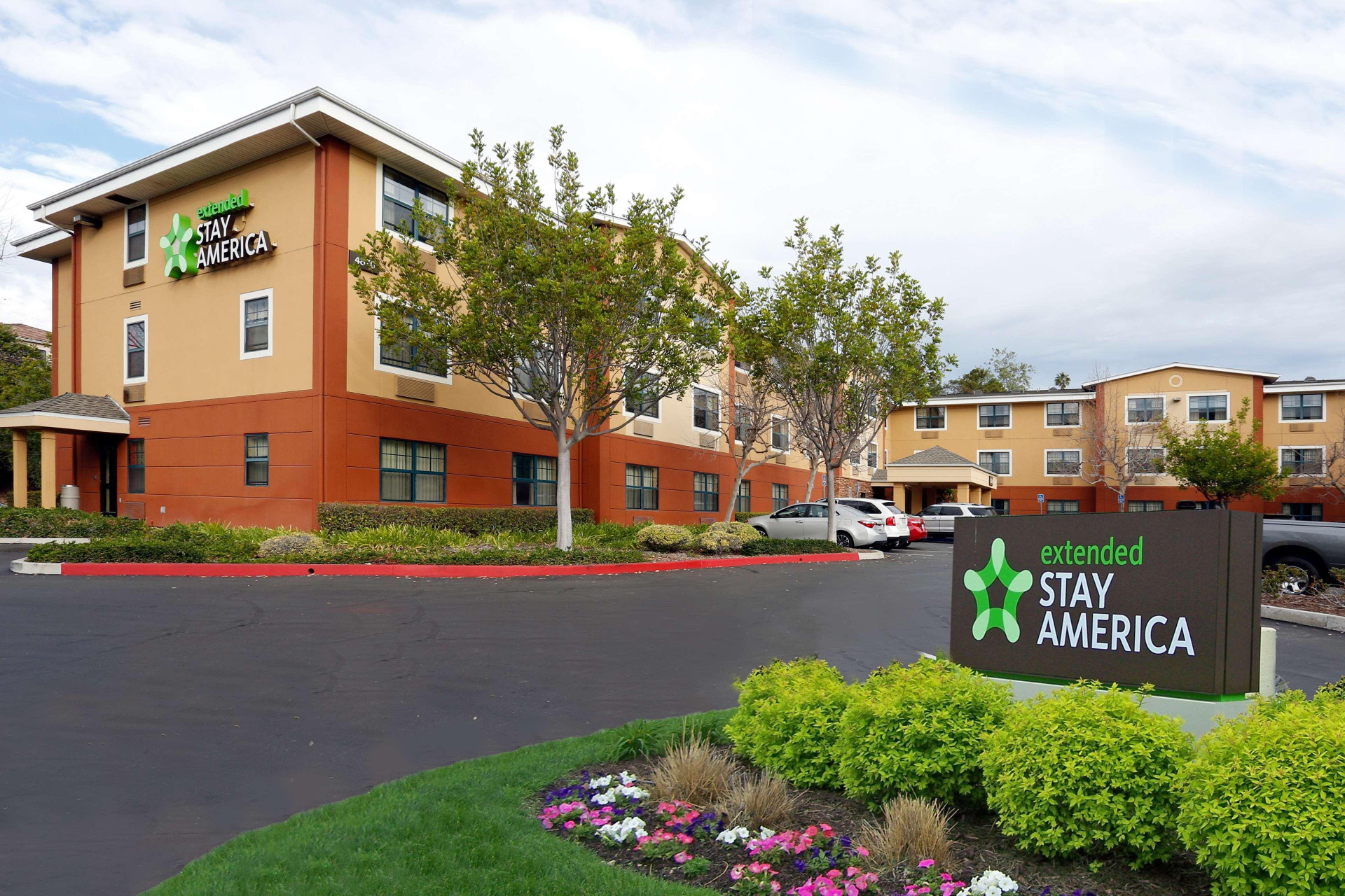 Vista Exterior Extended Stay America Suites Santa Barbara Calle Real