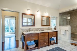 Alquiler Vacacional - Secluded Amish post and beam custom-built home w/ hot tub at Valley Forge Park