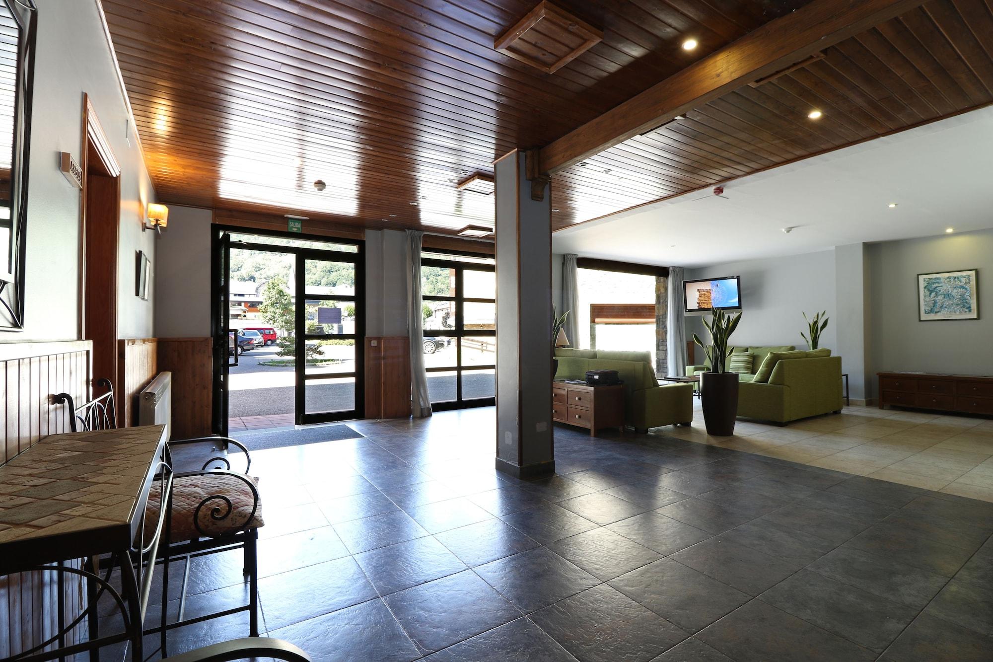 Vista Lobby Aparthotel Eth Palai