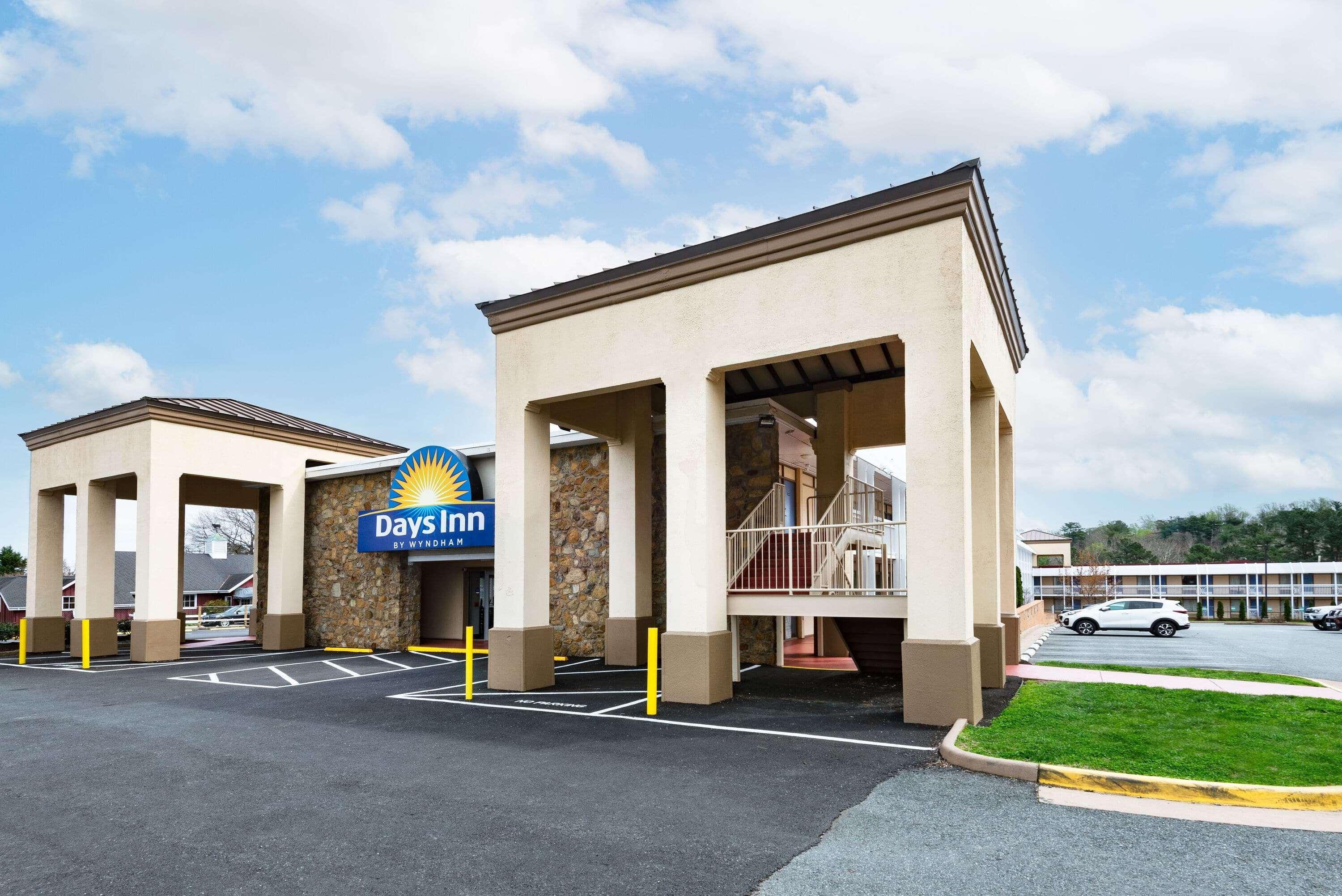 Vista Exterior Days Inn by Wyndham Charlottesville/University Area