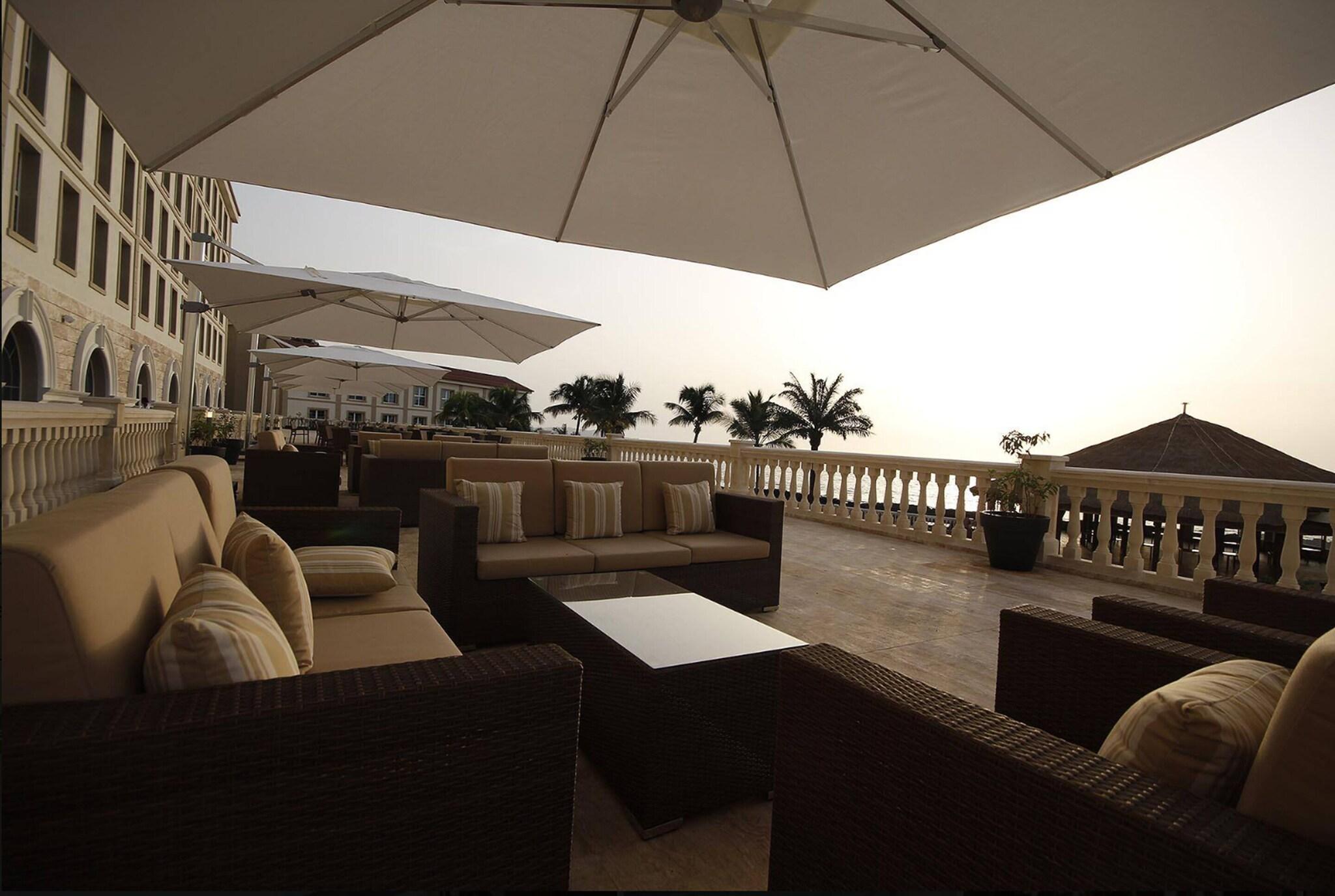 Vista Exterior Palm Camayenne