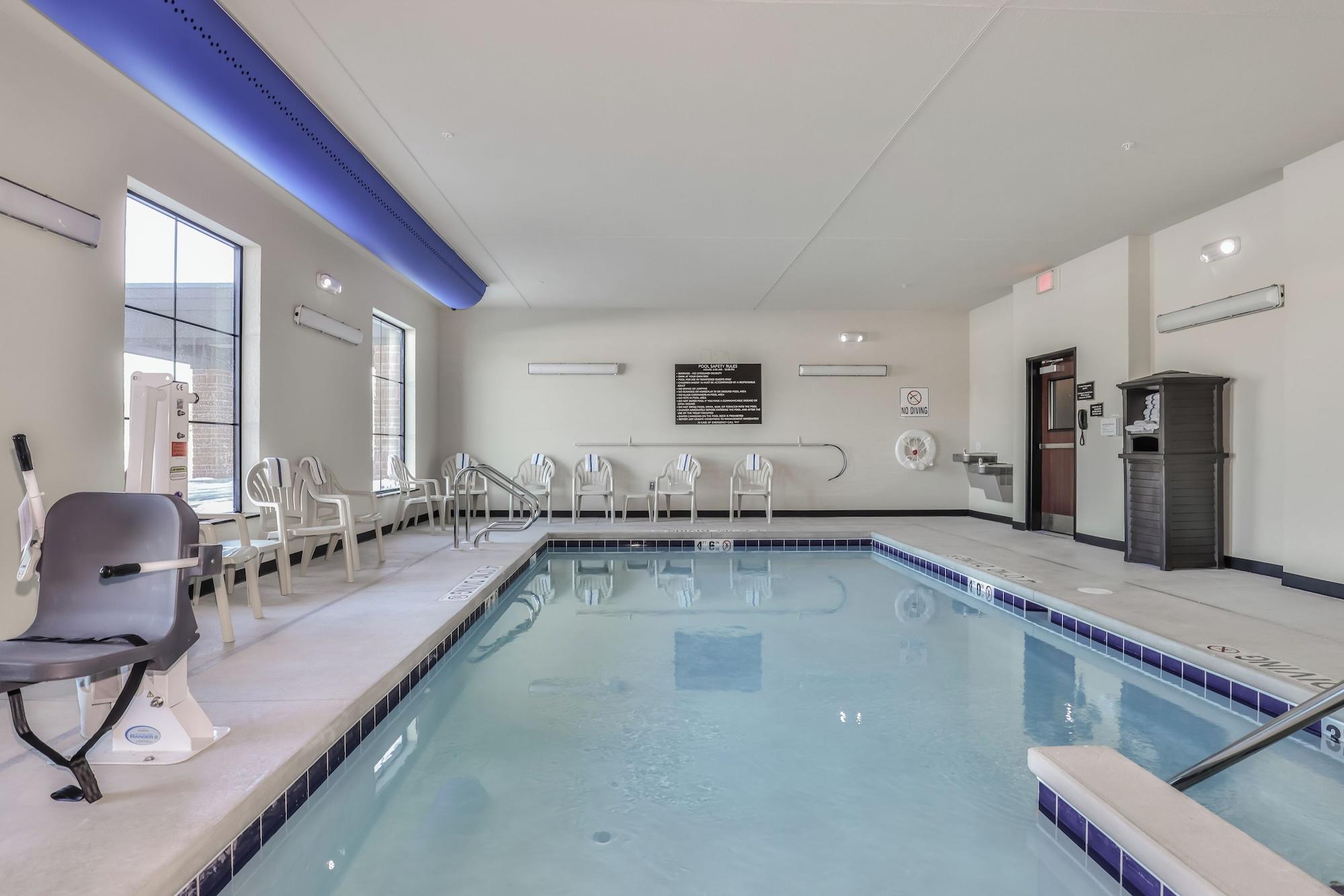 Vista Piscina Cobblestone Hotel & Suites - Monte Vista