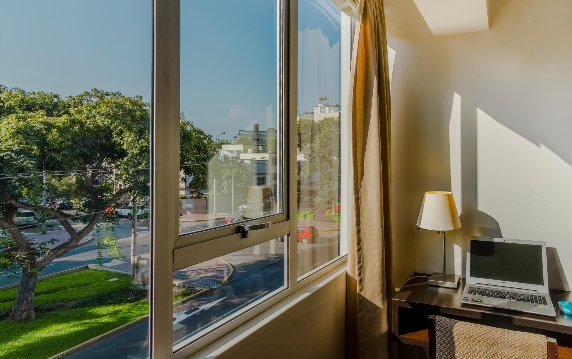 Vista Exterior Girasoles Hotel