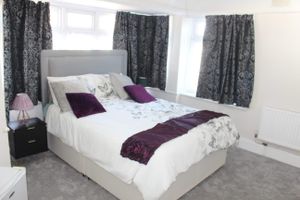 Alquiler Vacacional - Home Away From Away. Charming 2-bedroom apartment in wonderful Croydon with WiFi