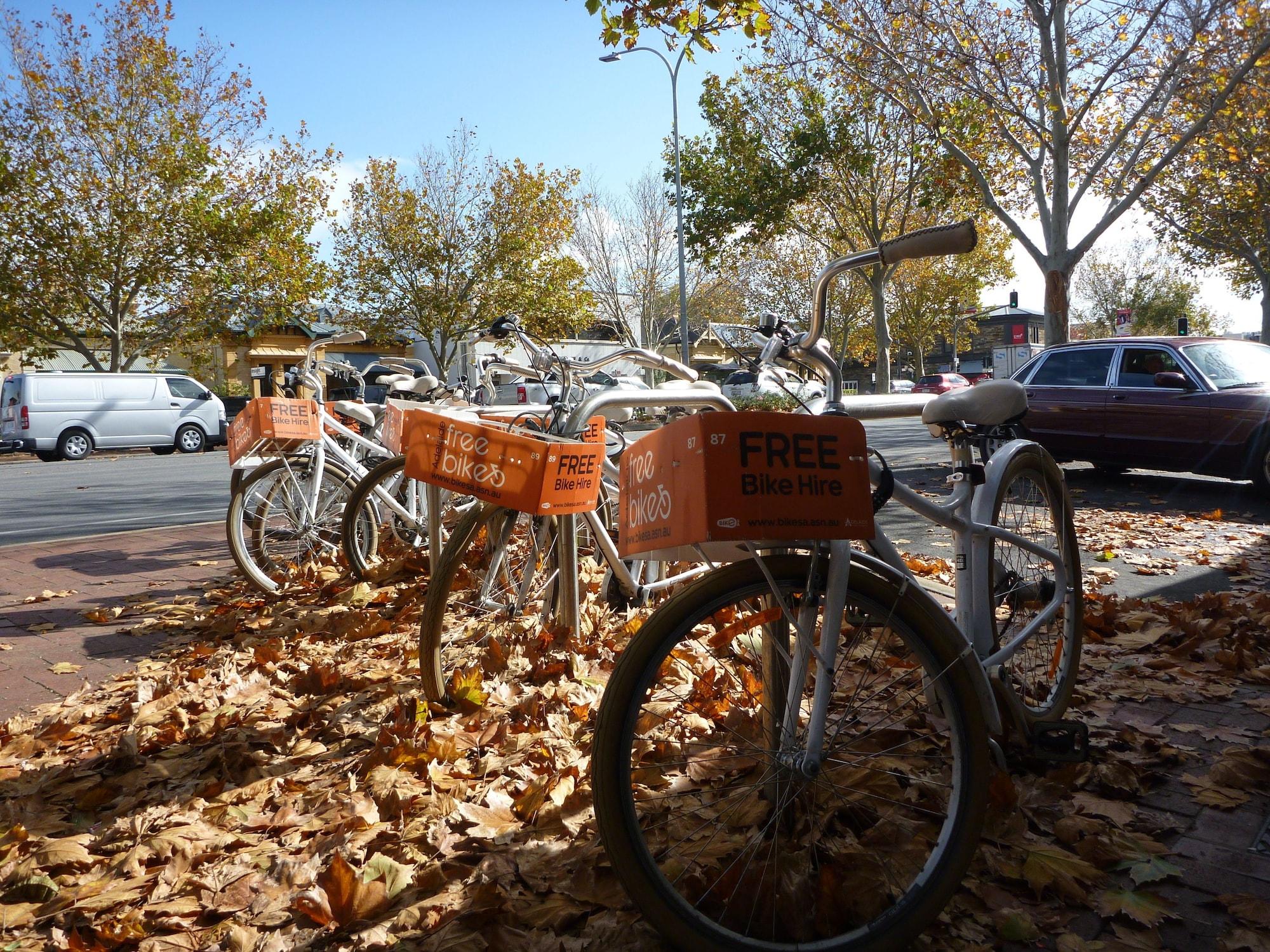 Varios Adelaide Travellers Inn - Hostel