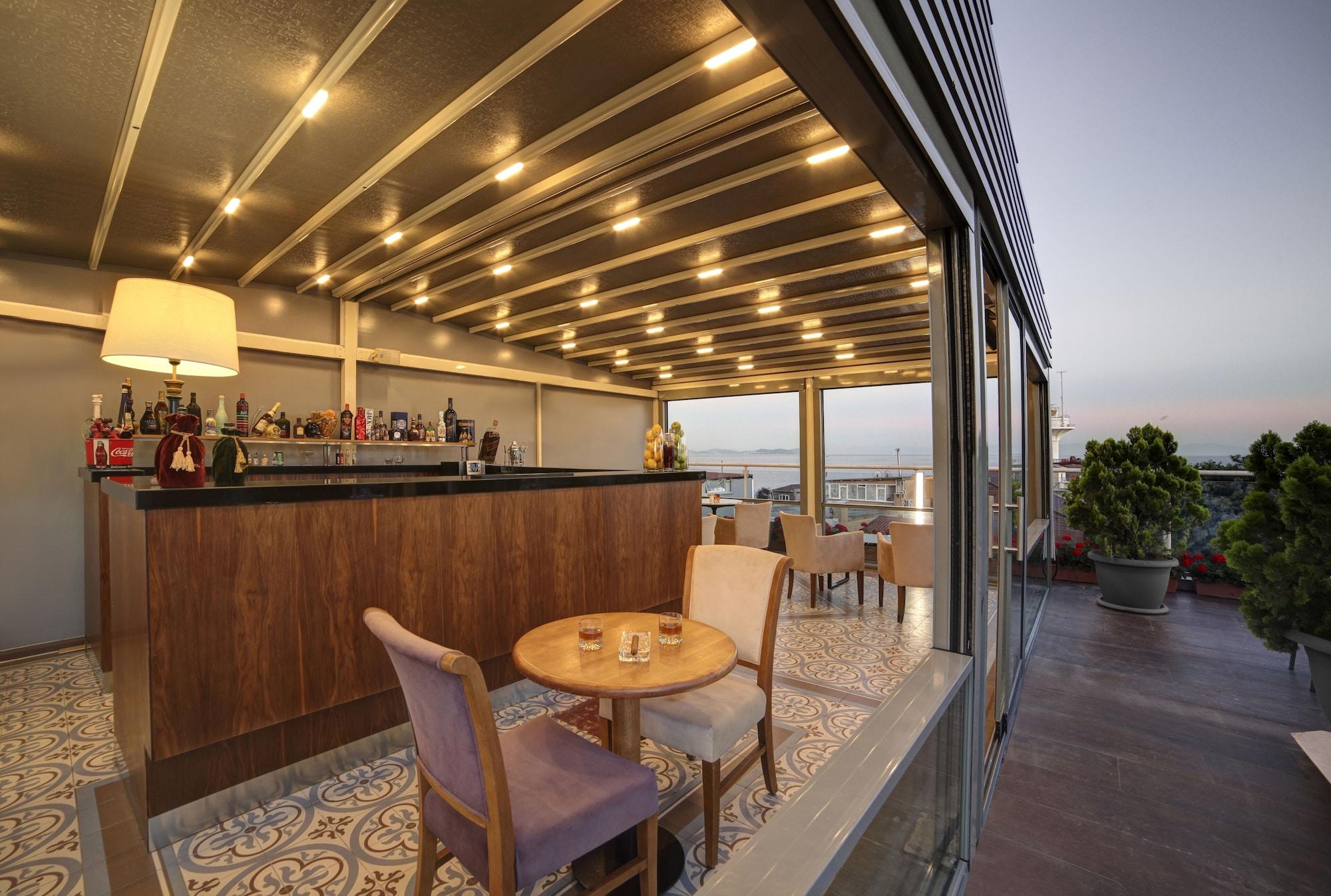 Bar/Salón Almina Hotel - Special Class