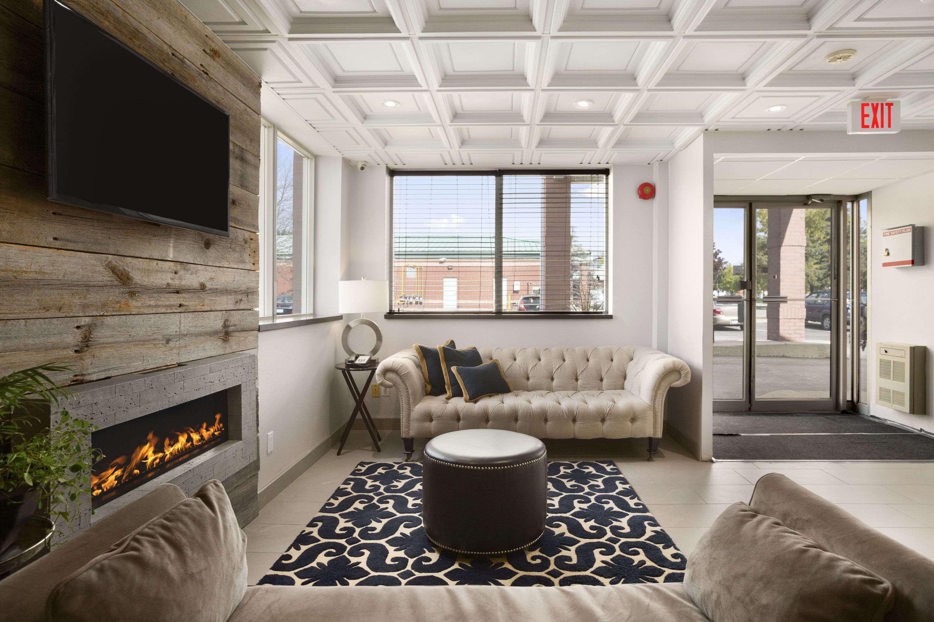 Vista Lobby Days Inn by Wyndham Stouffville