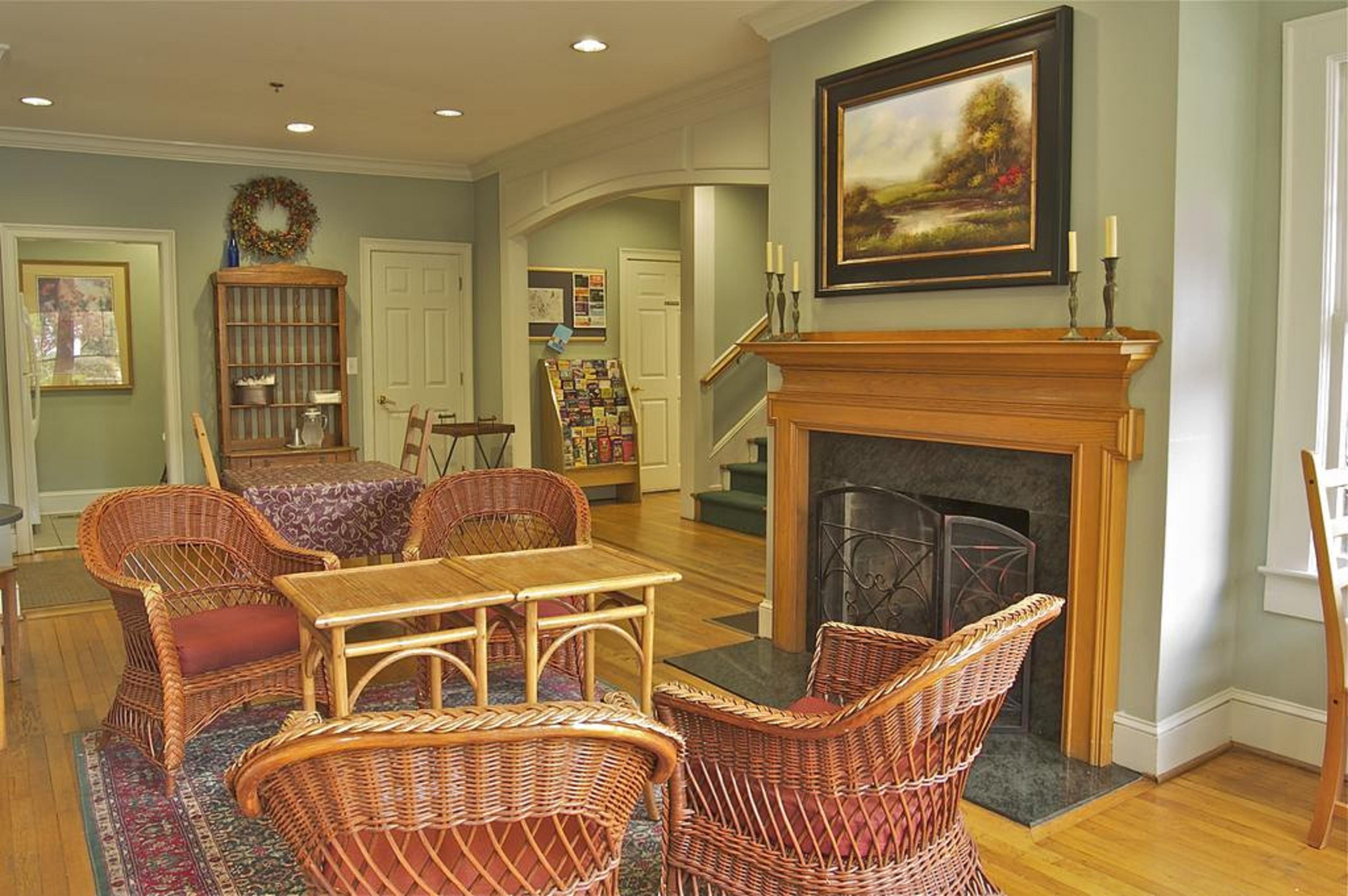 Vista Lobby The University Inn at Emory