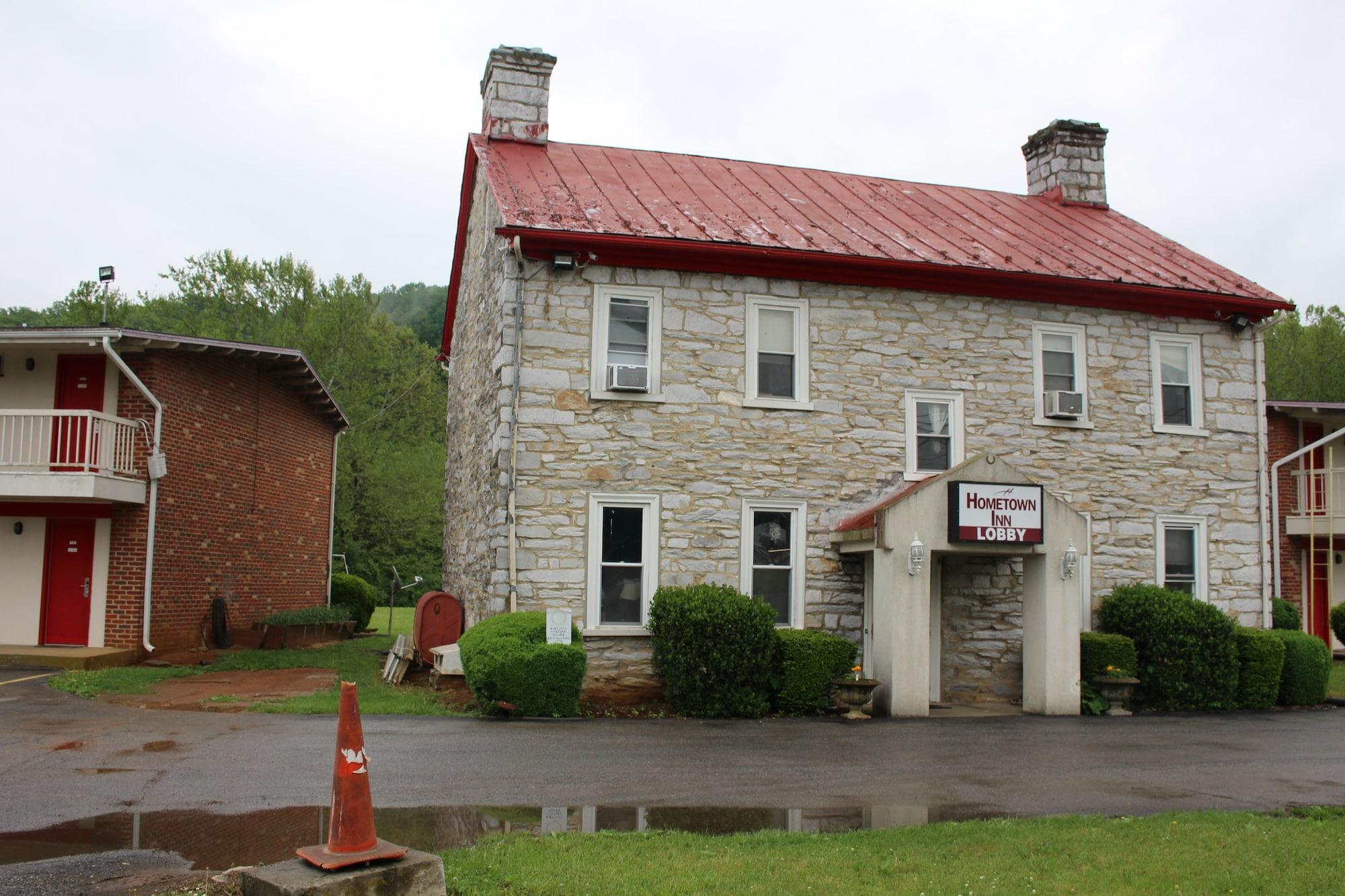 Varios Hometown  Inn