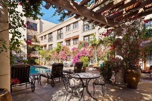 Alojamiento - Best Western Plus Sunset Plaza Hotel