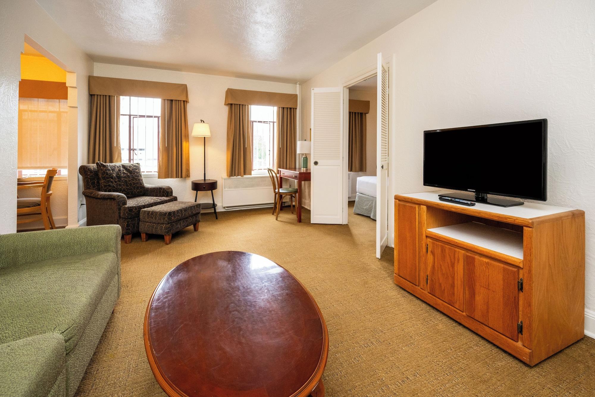 Comodidades del Alojamiento The Baroness Hotel