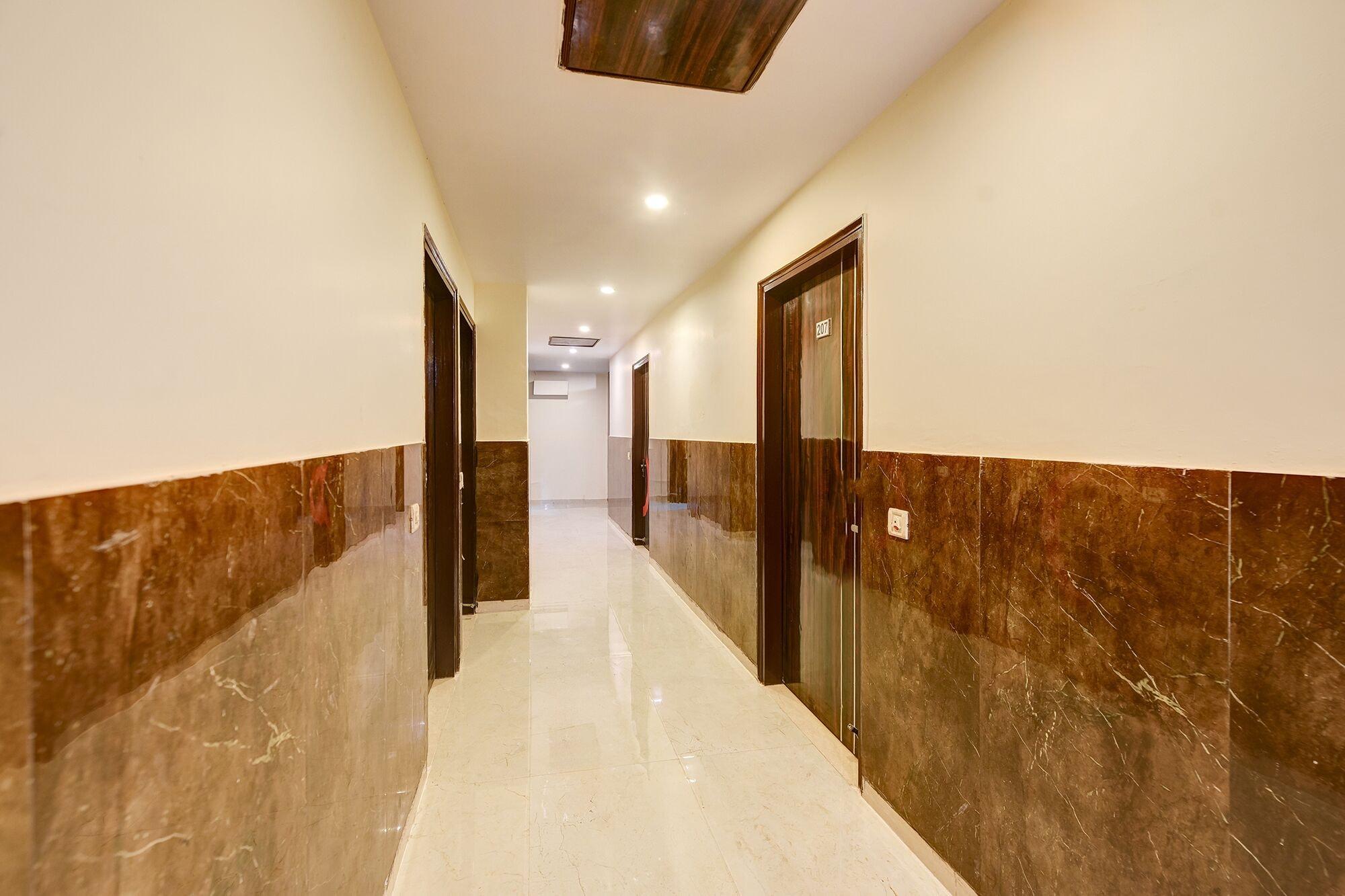 Vista Lobby Fabhotel Golden Key Residency