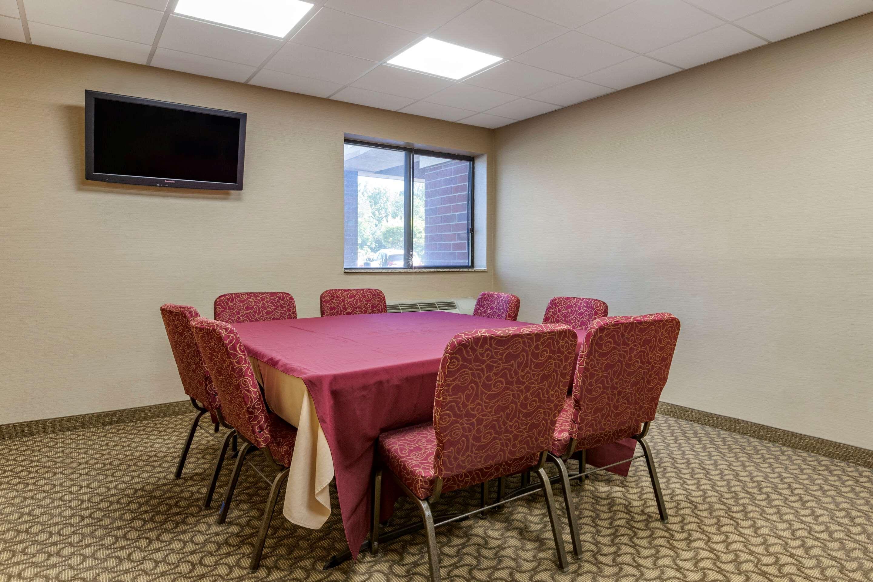 Sala de Reuniones Comfort Inn Near Greenfield Village