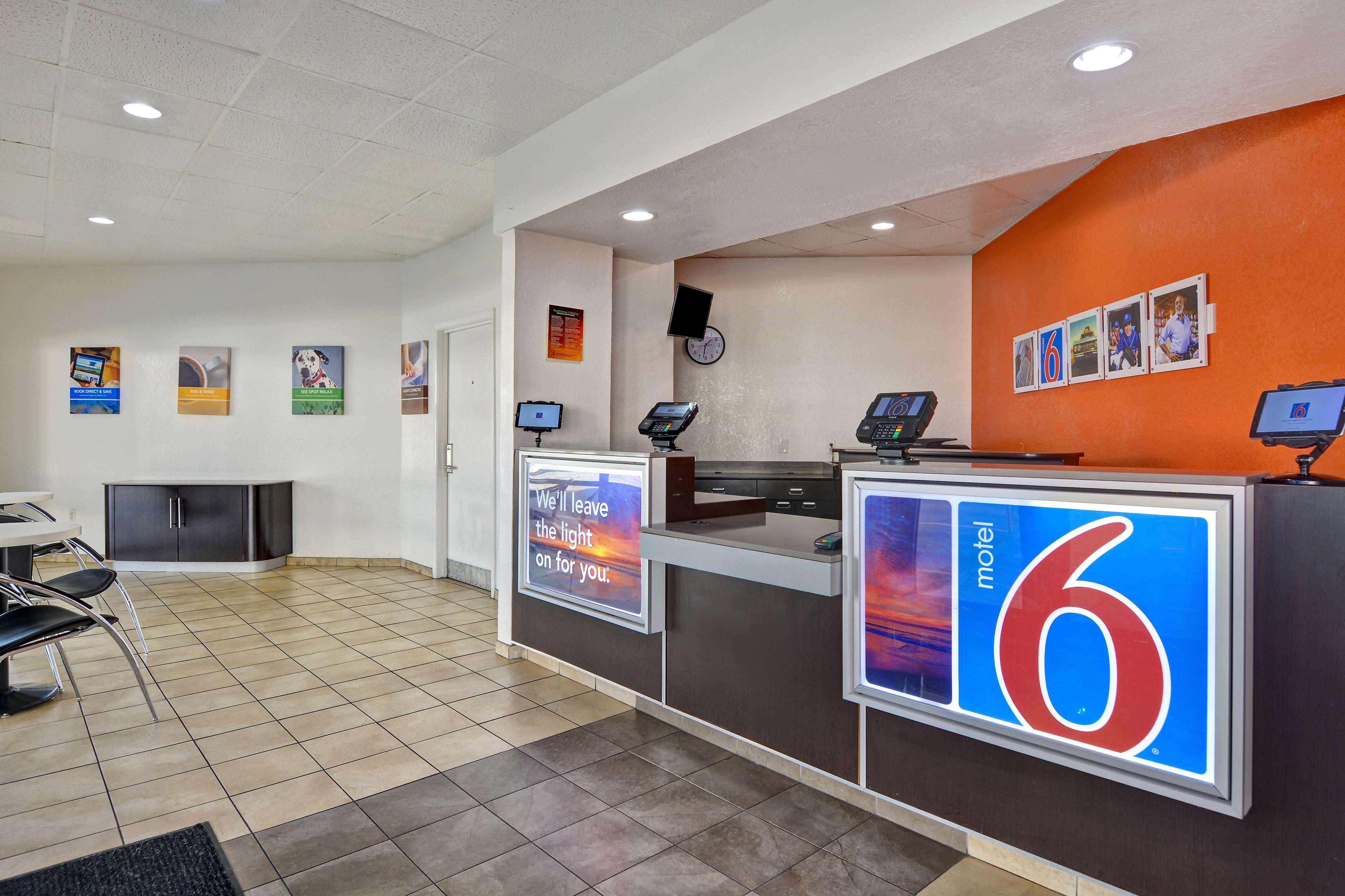 Vista Lobby Motel 6 Destin, FL