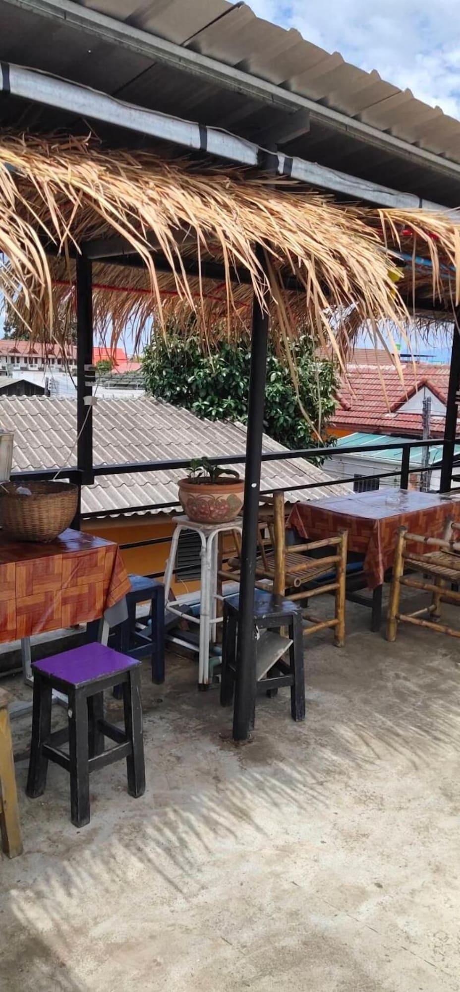 Playa Adchara Mansion - Hostel