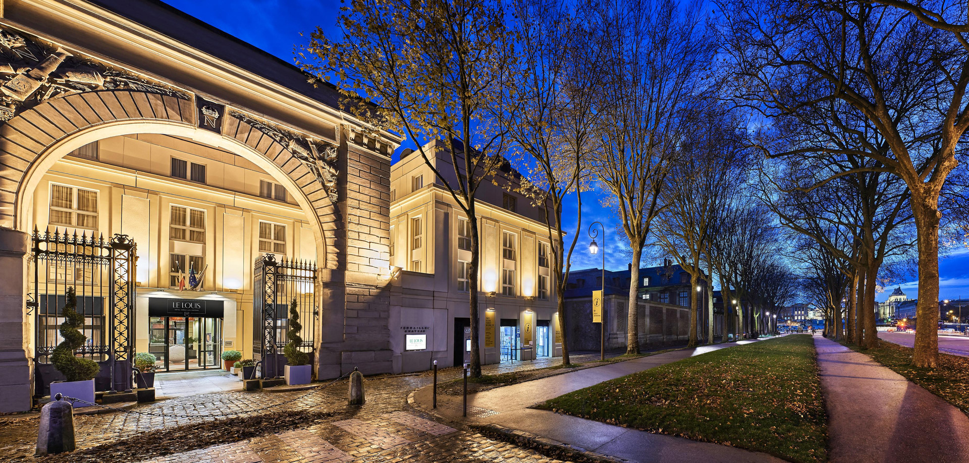 Vista Exterior Le Louis Hotel Versailles Château - MGallery Collection