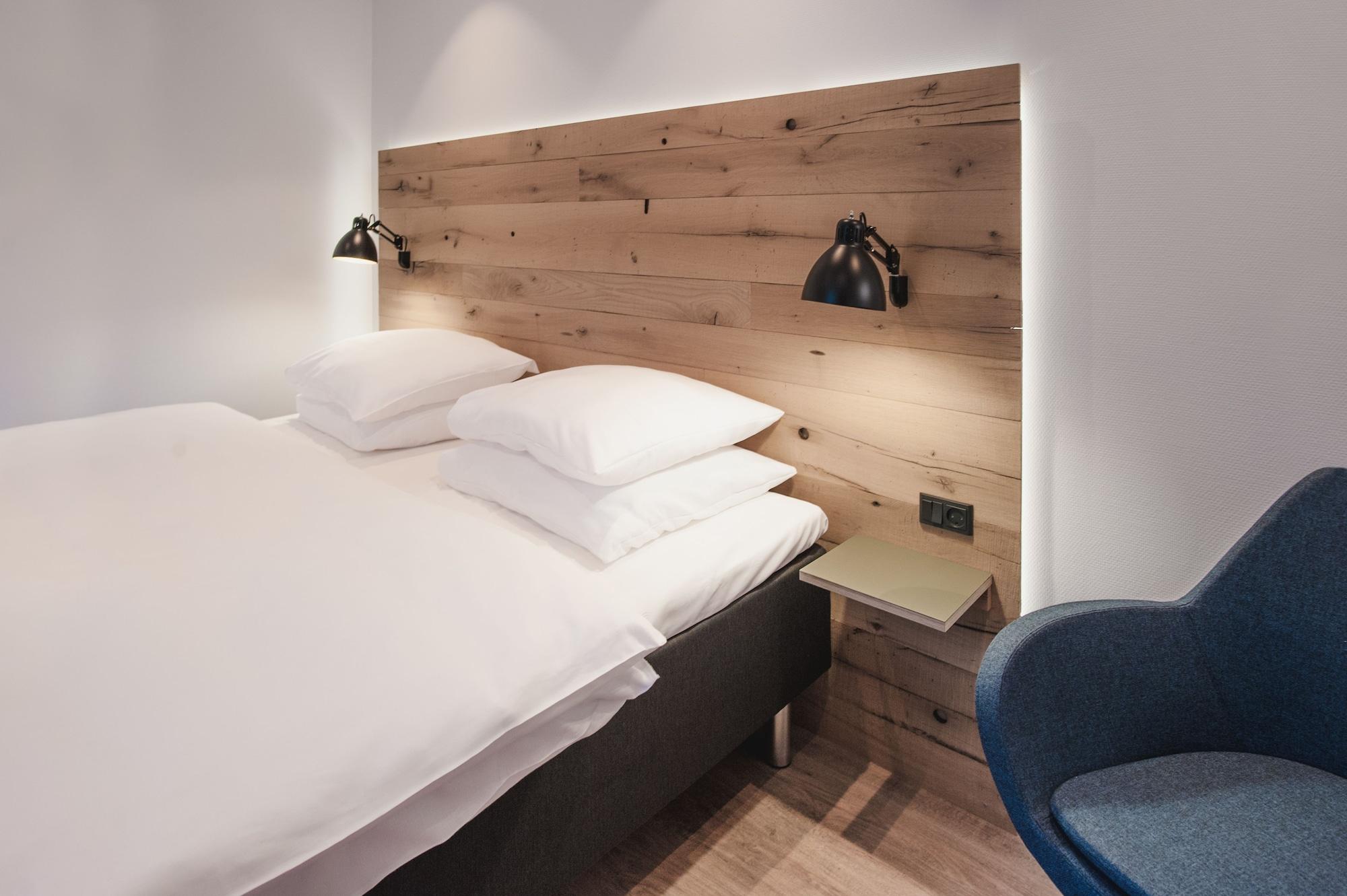 Varios Hotel Town Living