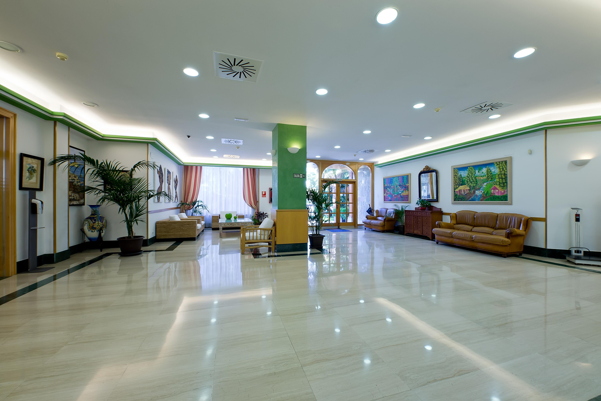 Vista Lobby Pineda Park