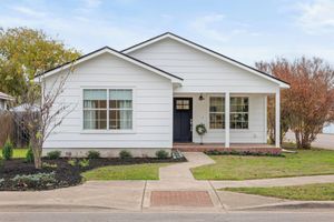 Alquiler Vacacional - < 1 Mi to Georgetown Square: Pet-friendly Getaway!
