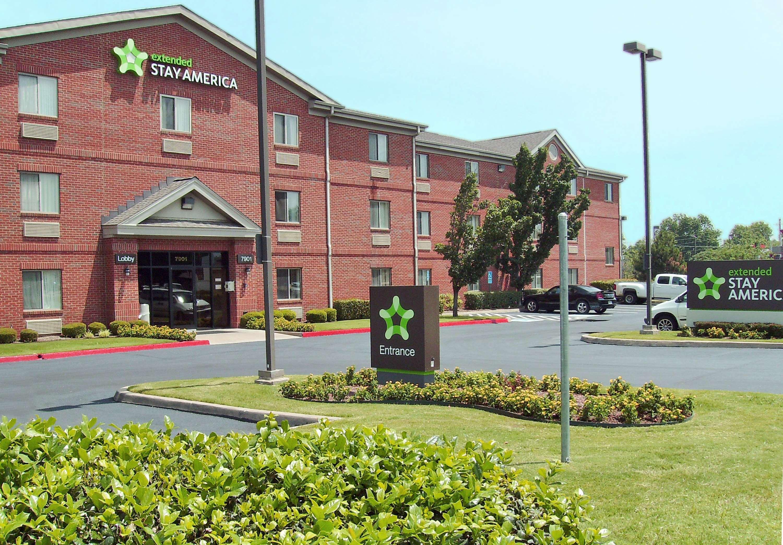 Vista Exterior Extended Stay America Suites Tulsa Midtown