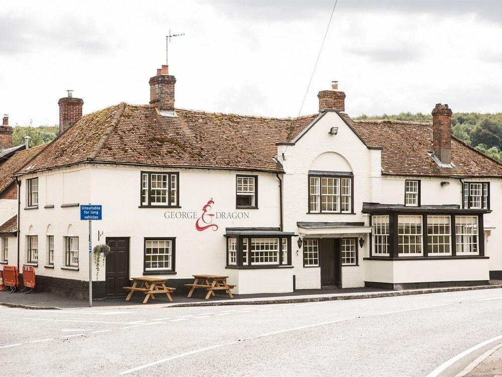 Varios George and Dragon