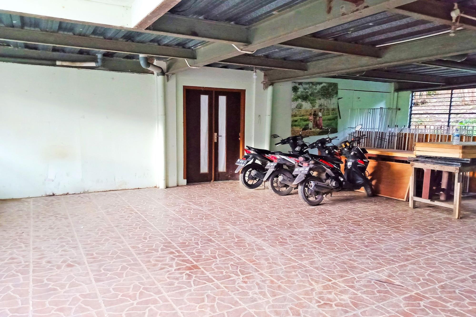 Vista Lobby OYO 91876 Hotel Putri Gading 2