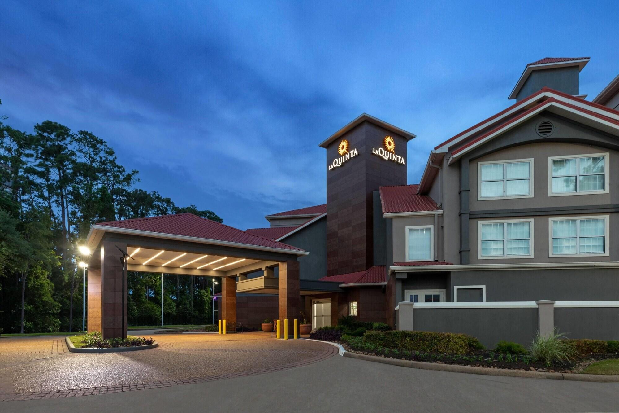 Vista Exterior La Quinta Inn & Suites by Wyndham Houston Bush IAH South