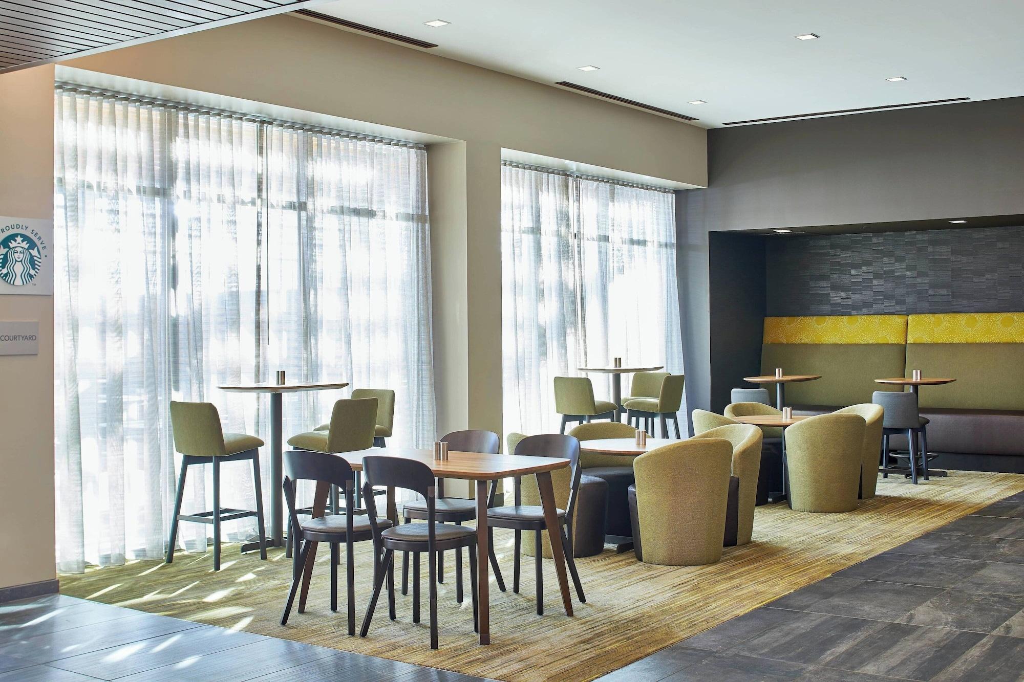 Restaurant Courtyard by Marriott Baltimore Downtown/McHenry Row