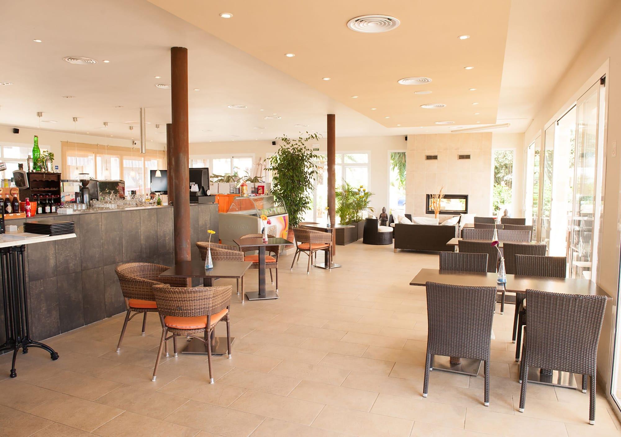 Restaurant Apartamentos Sol Romántica by DOT Suites