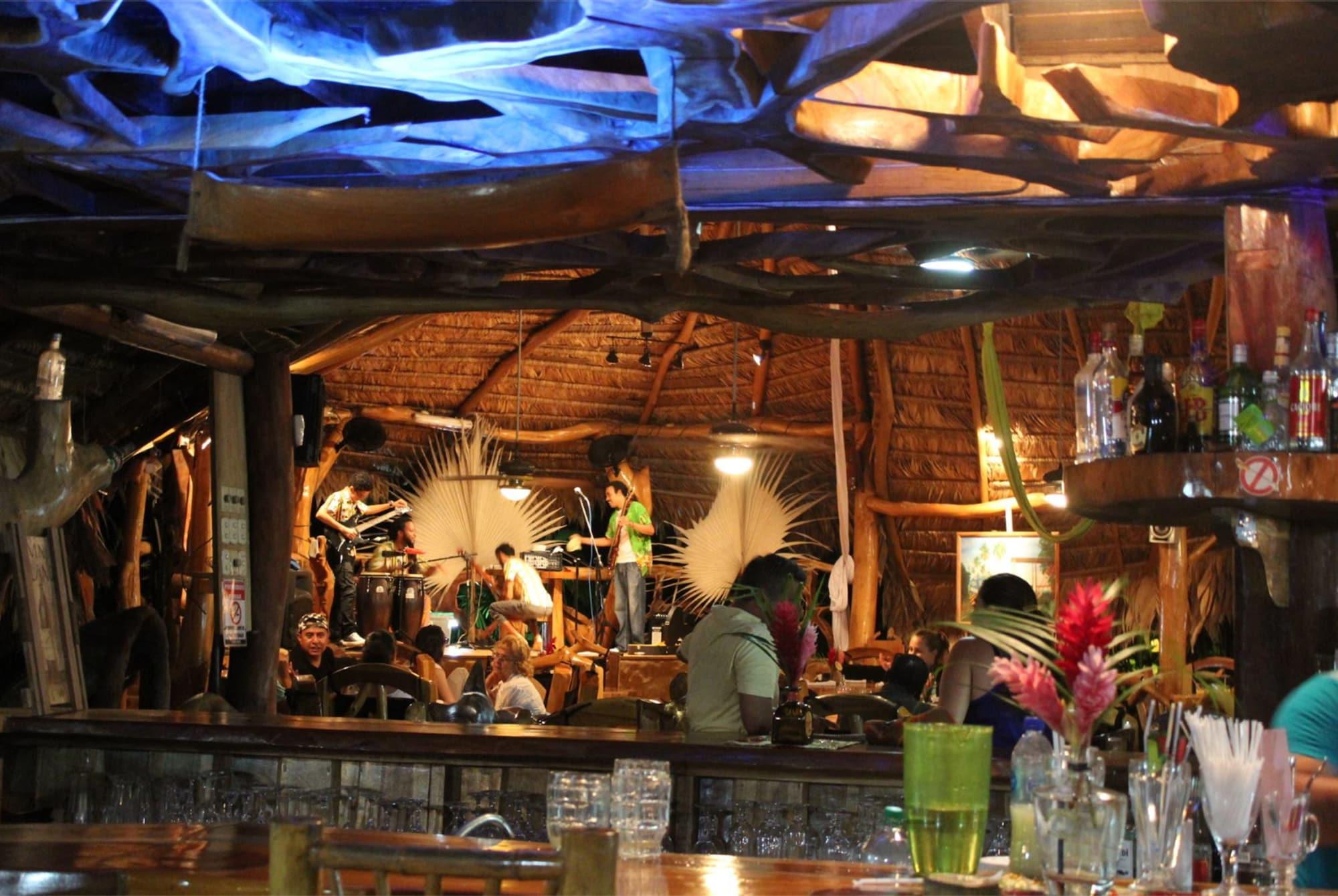 Bar/Salón La Costa de Papito