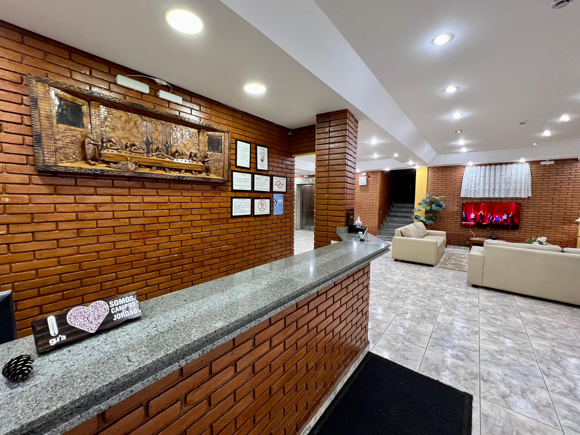 Vista Lobby Garnier Hotel