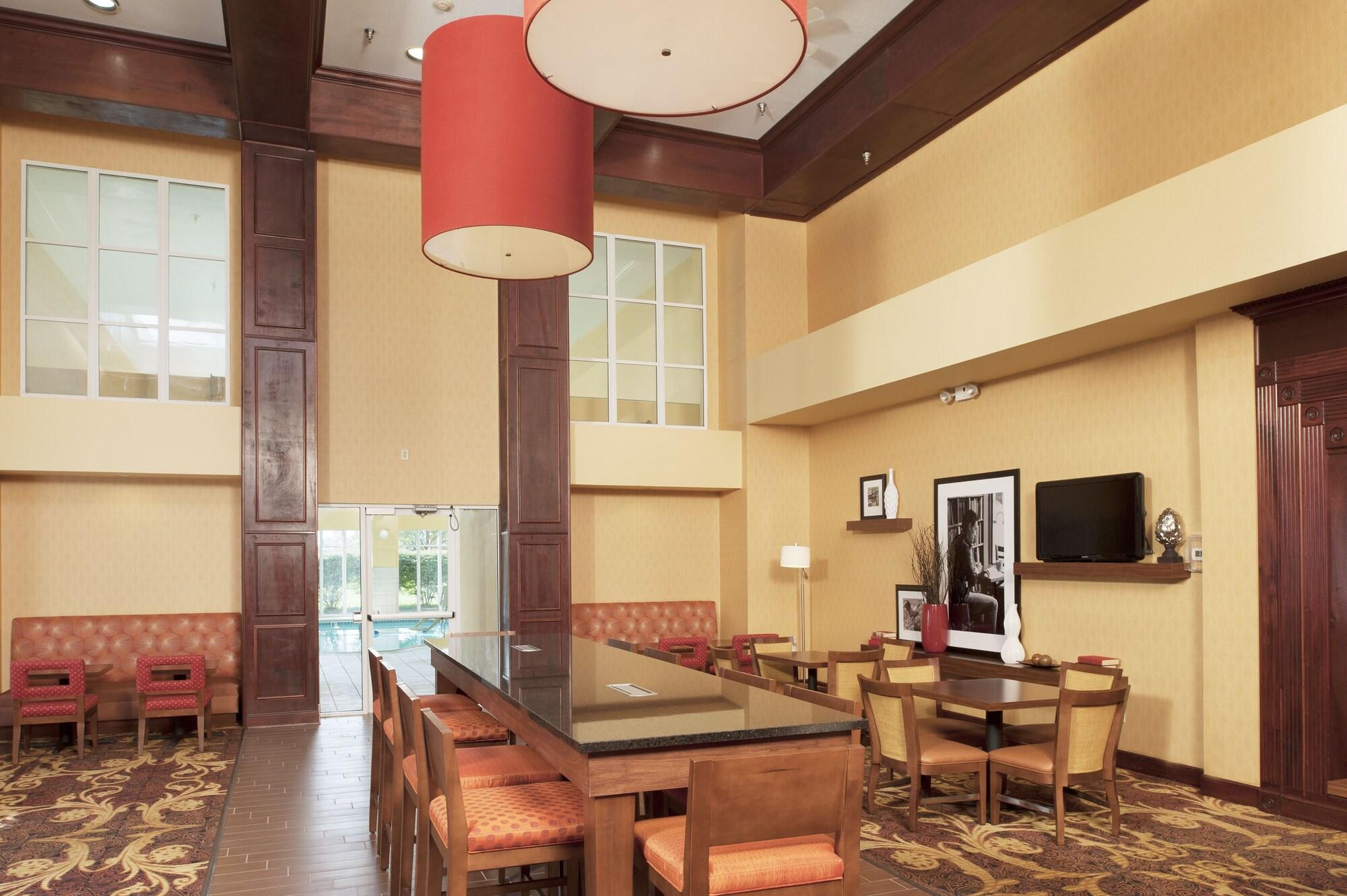 Vista Lobby Hampton Inn & Suites Cleveland Southeast/Streetsboro
