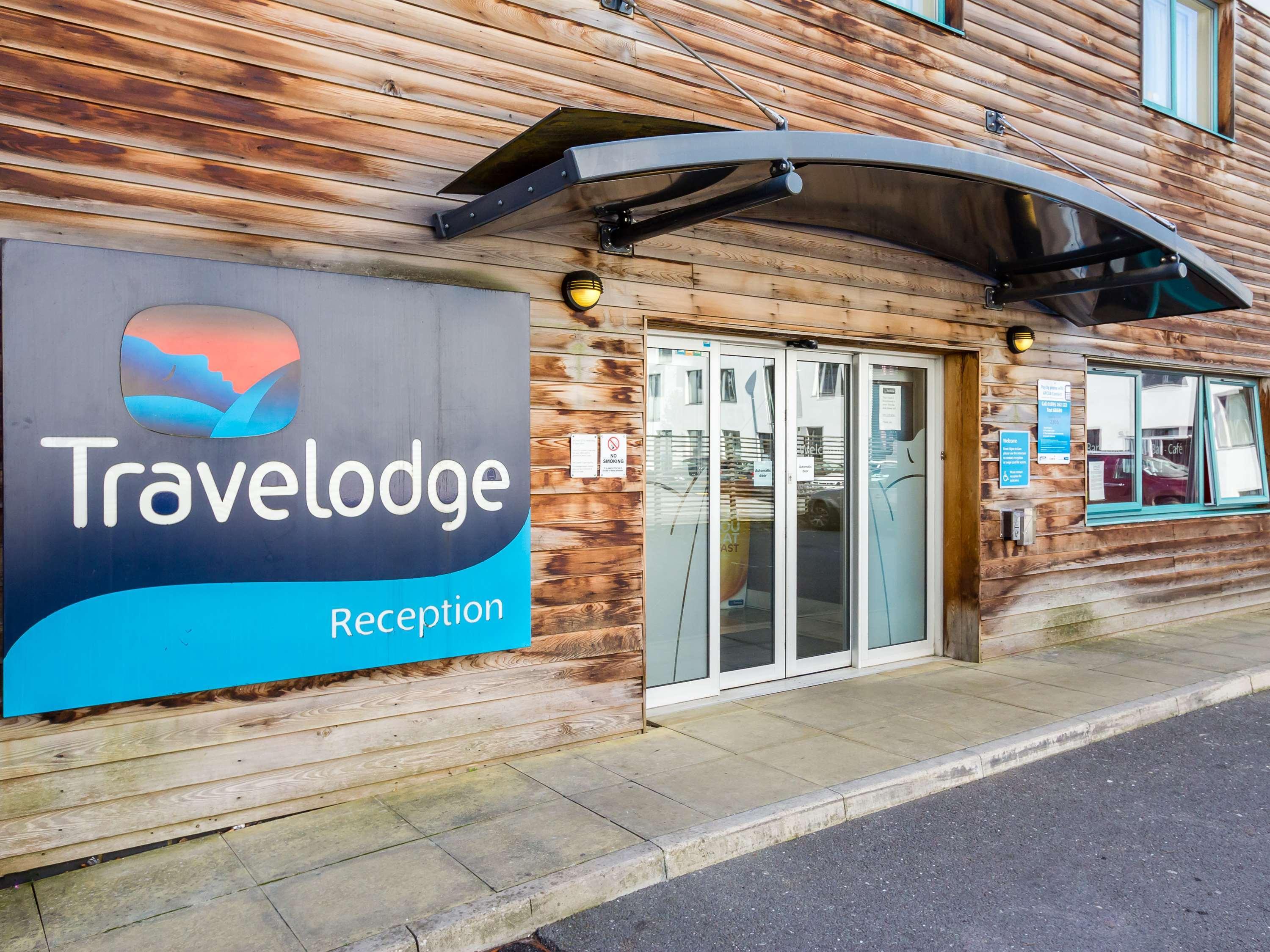 Vista Exterior Travelodge Caterham Whyteleafe