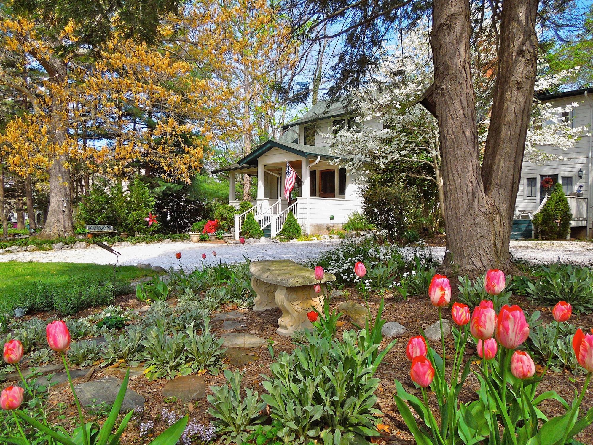 Vista Exterior Oakland Cottage Bed & Breakfast