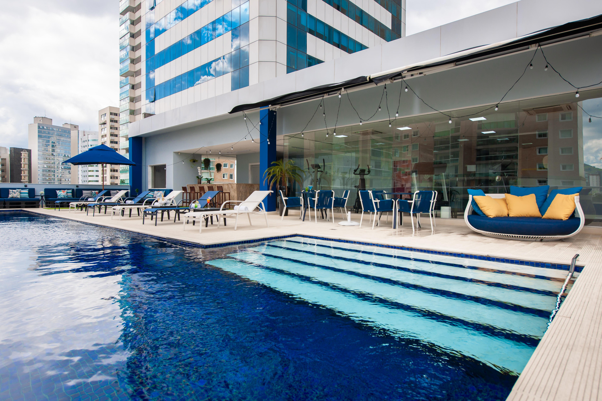 Vista Piscina Golden Tulip Porto Vitória Hotel
