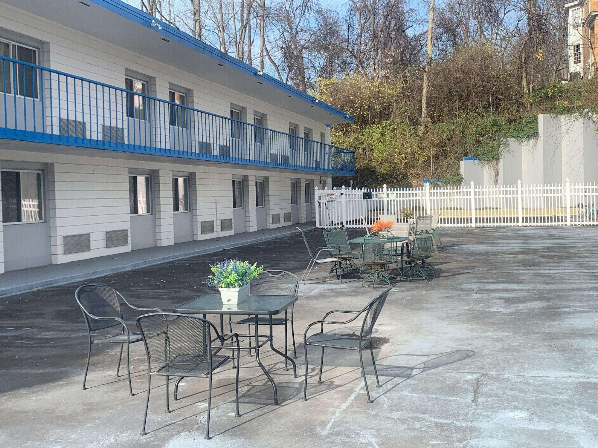 Vista Exterior THE INN- PITTSBURGH